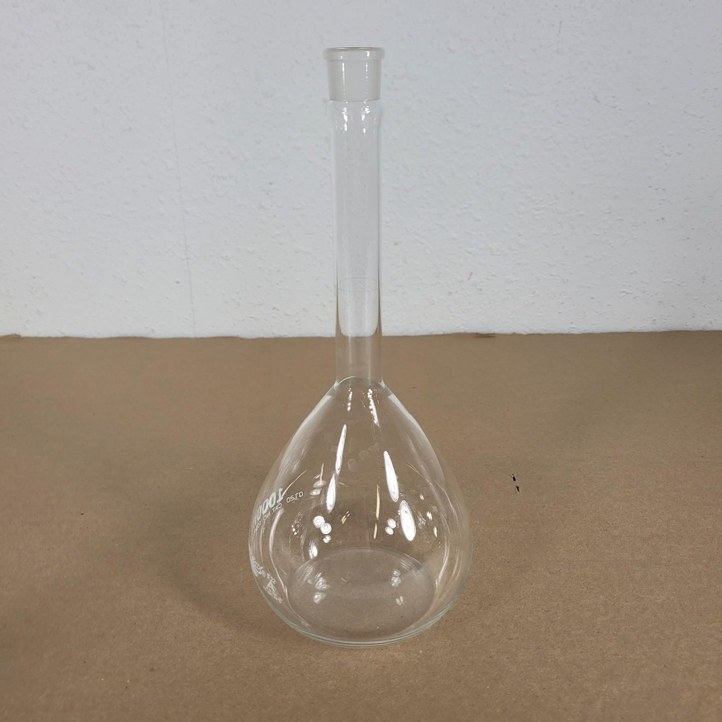VWR 10546-000 1000mL Volumetric Flask Class A Borosilicate Glass w/ Stopper