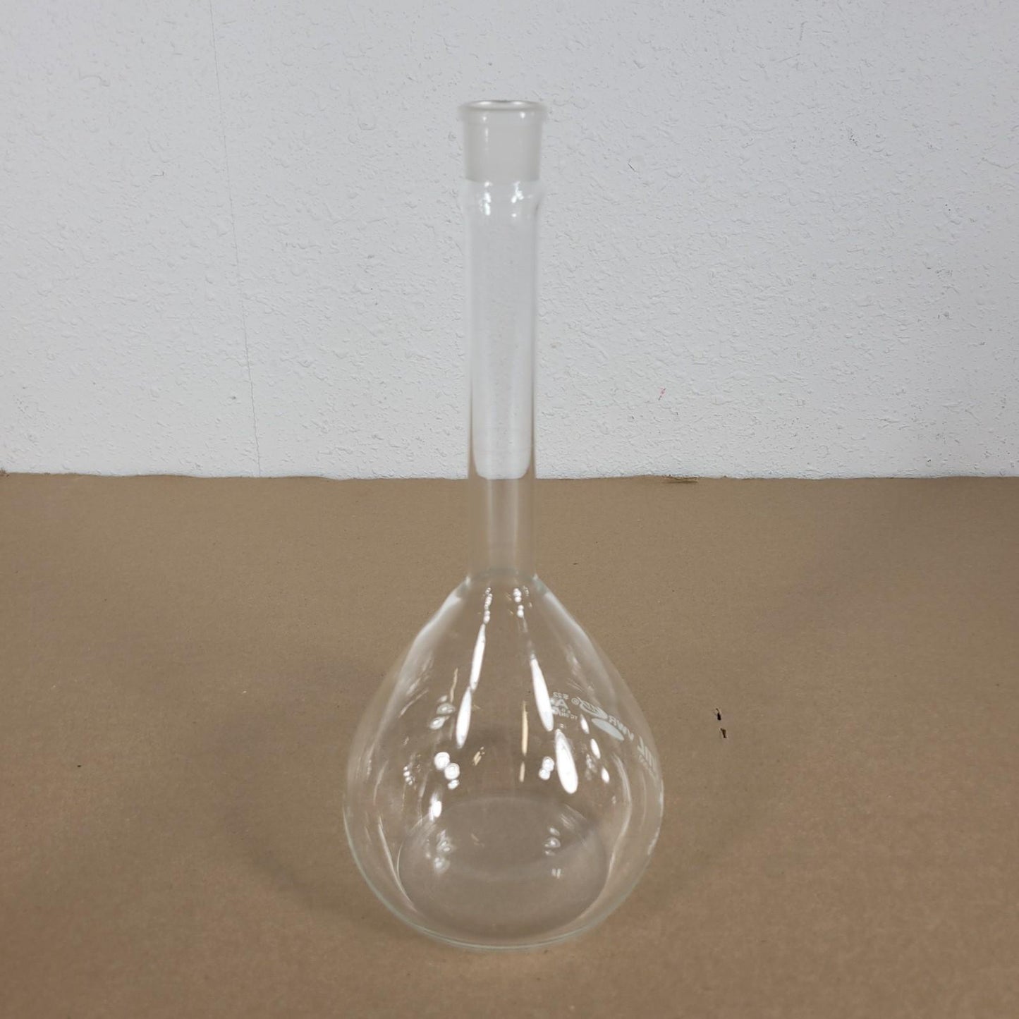 VWR 10546-000 1000mL Volumetric Flask Class A Borosilicate Glass w/ Stopper