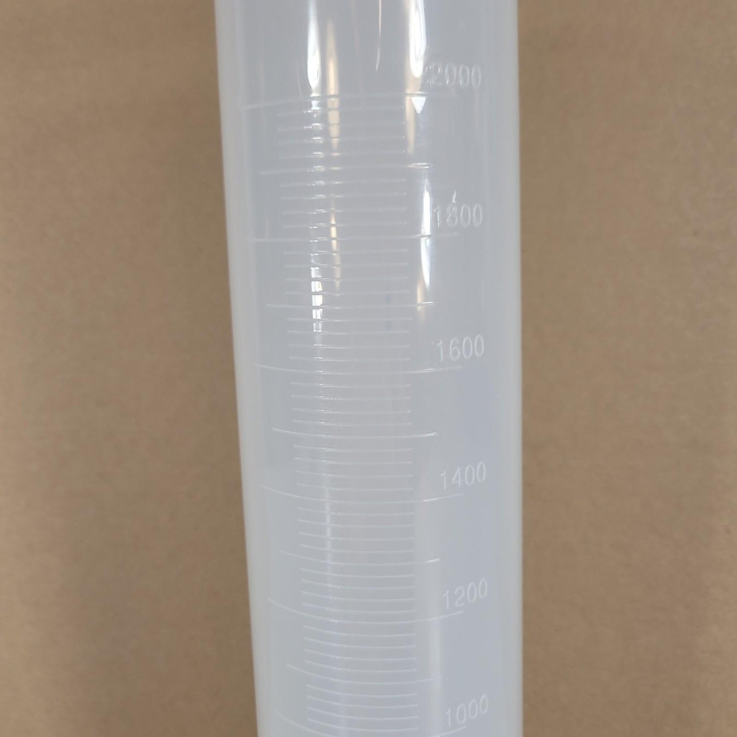 PolyLab 2000mL Capacity Graduated Measuring Cylinder Polypropylene Plastic 20°C