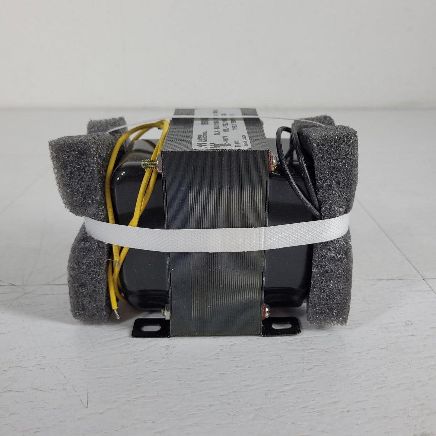 Hammond Manufacturing 169VS Isolation Transformer Hard-Wired 115V 175VA 60Hz