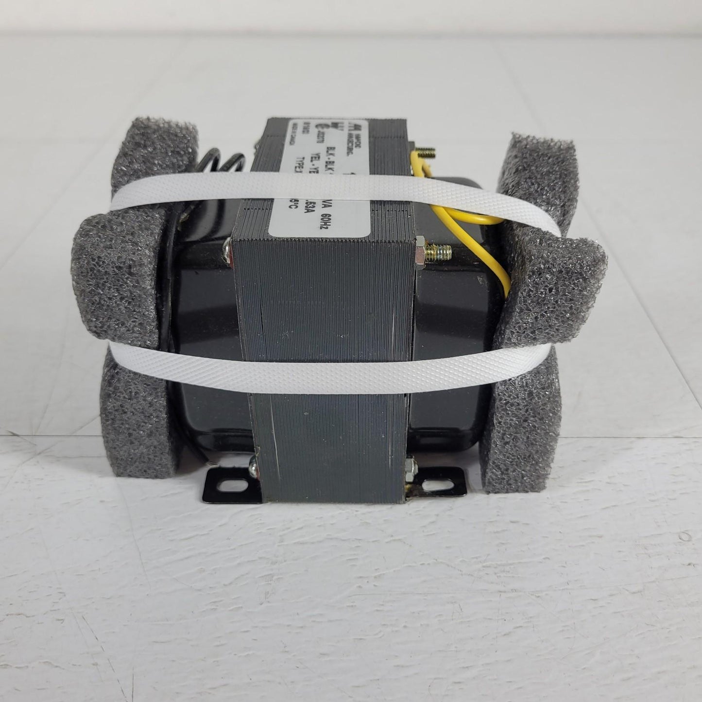 Hammond Manufacturing 169VS Isolation Transformer Hard-Wired 115V 175VA 60Hz