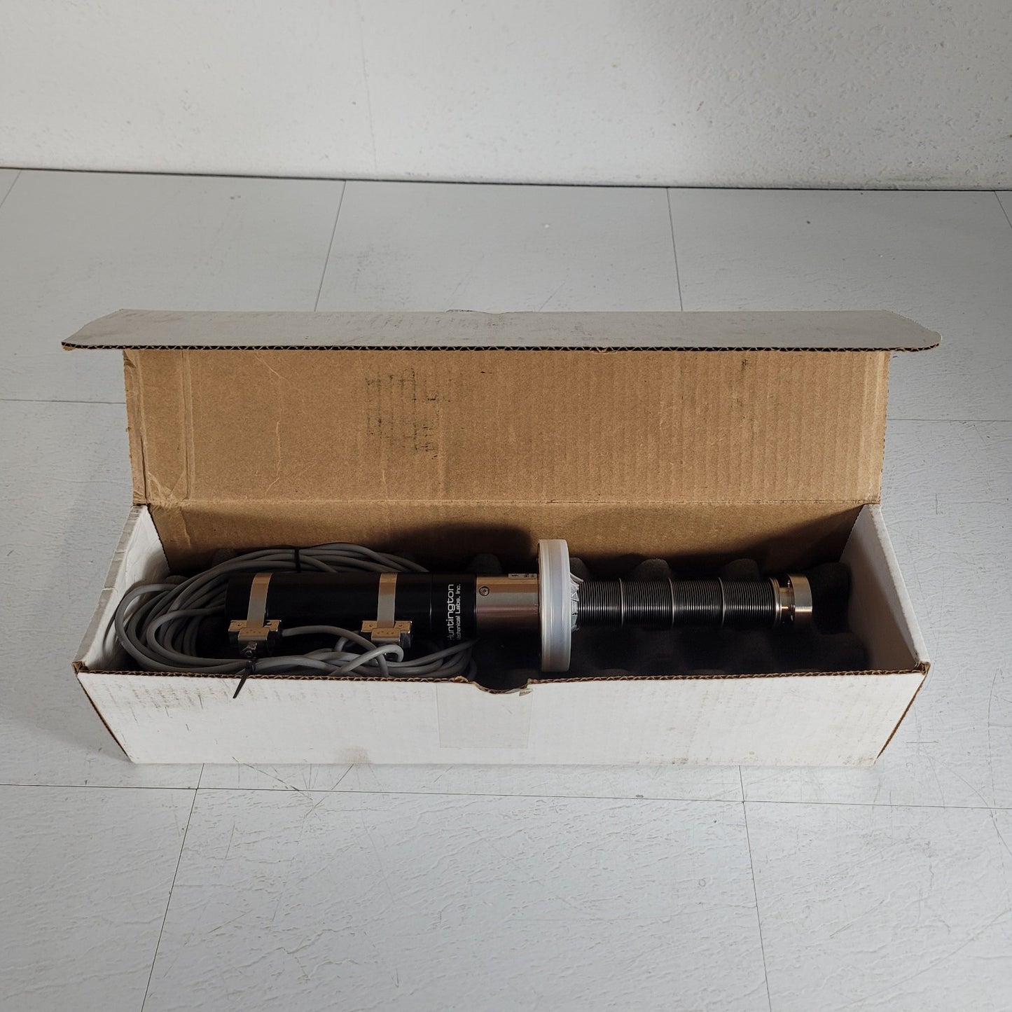 Huntington 3" Stroke Linear Pneumatic Feedthrough Bellows DN35CF 2.75" CF UHV