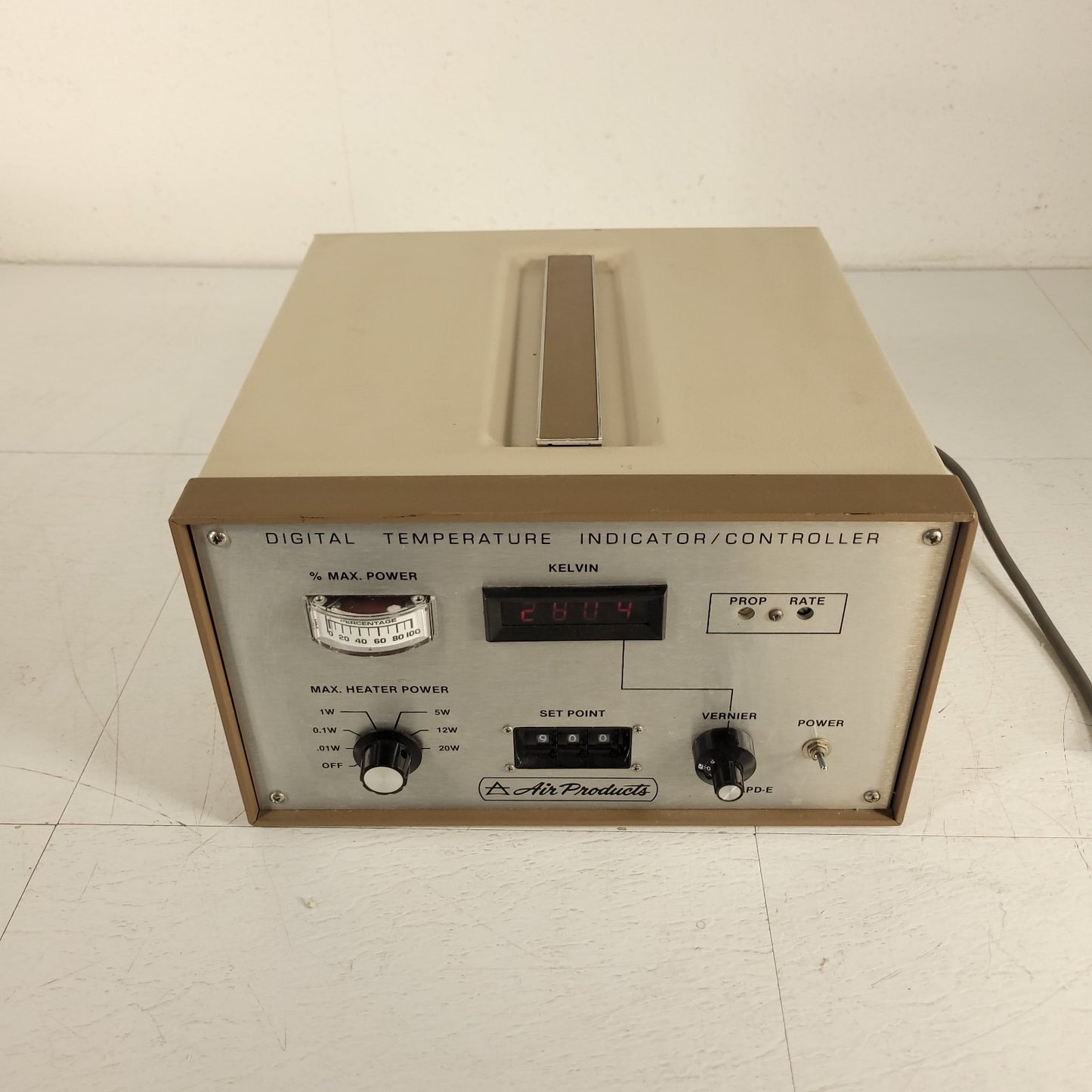Air Products AP 3700-APD-E Kelvin Digital Temp Indicator/Controller 0-20W