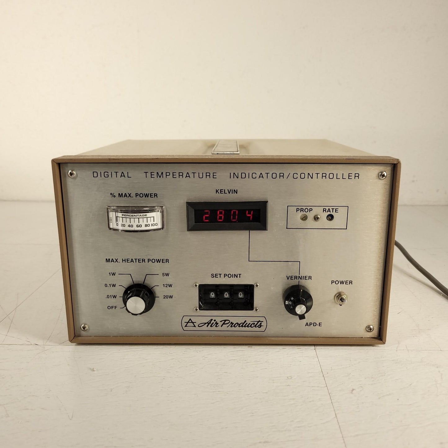 Air Products AP 3700-APD-E Kelvin Digital Temp Indicator/Controller 0-20W