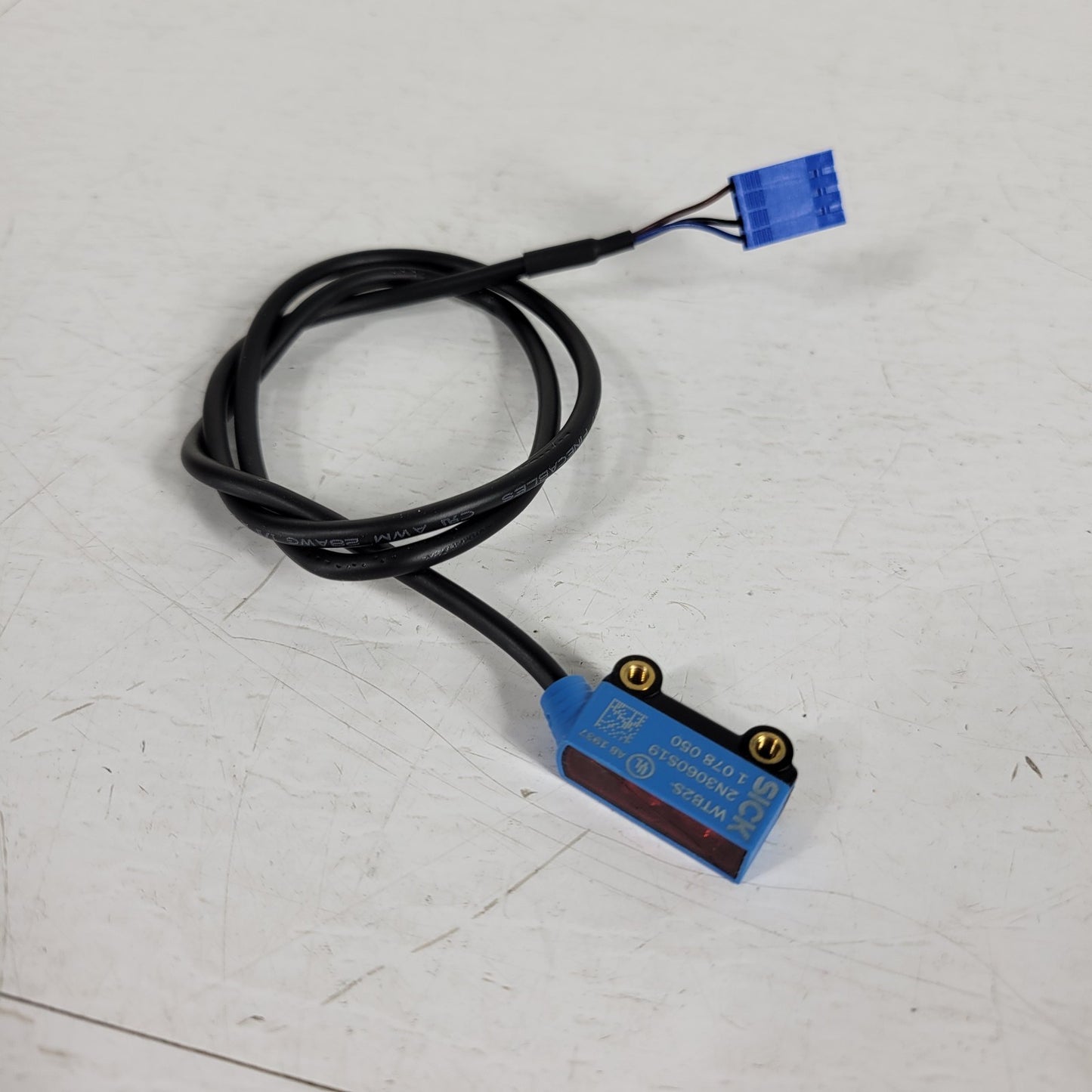 Sick WTB2S-2N3060 Proximity Sensor High Precision 3 pin 0.5m Cable Screw Mount