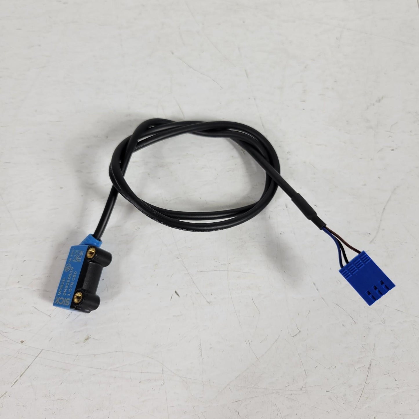 Sick WTB2S-2N3060 Proximity Sensor High Precision 3 pin 0.5m Cable Screw Mount