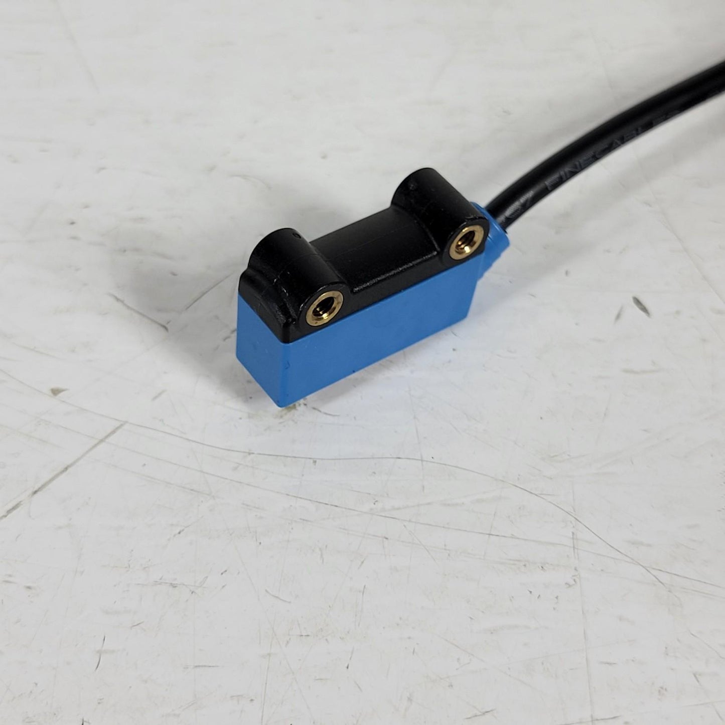 Sick WTB2S-2N3060 Proximity Sensor High Precision 3 pin 0.5m Cable Screw Mount