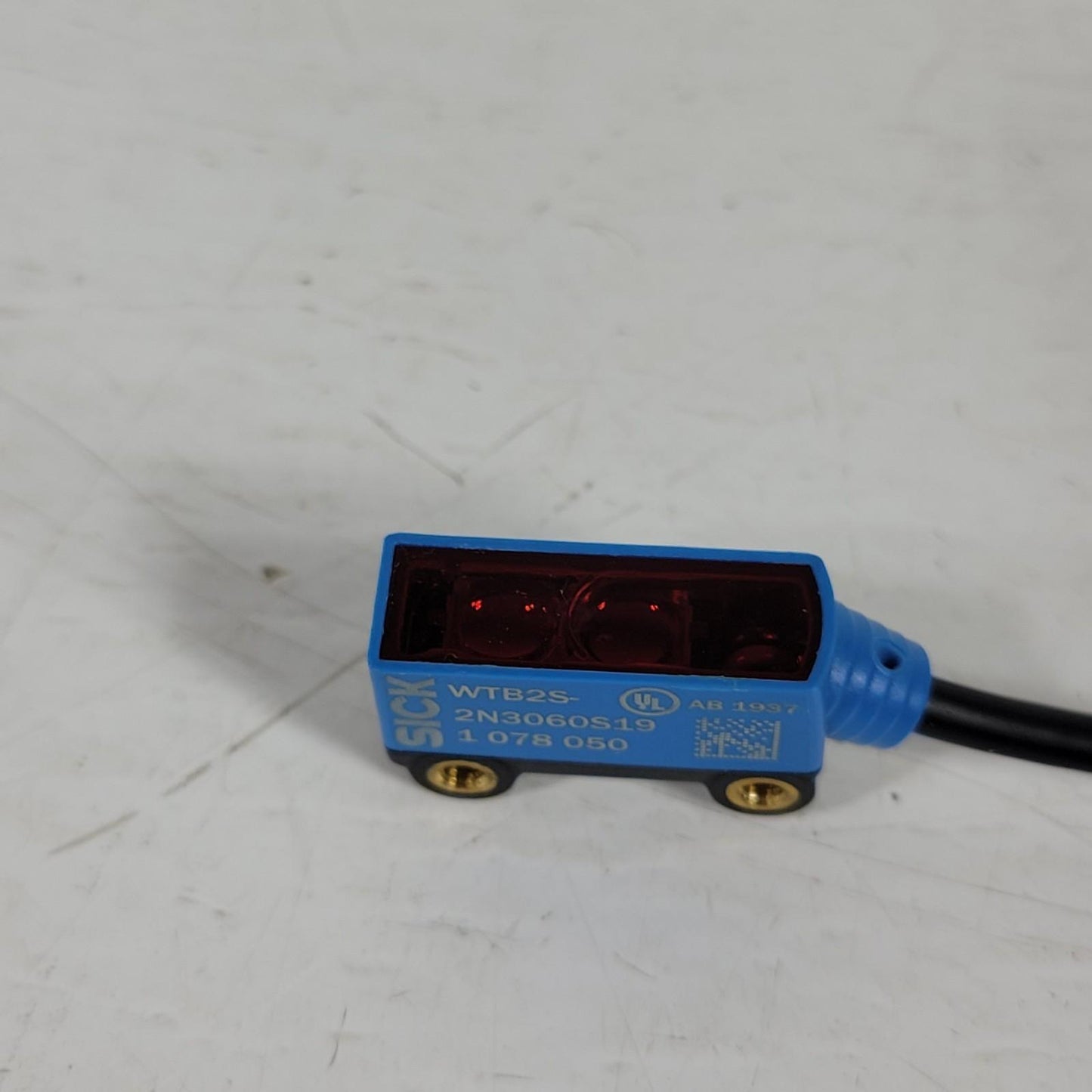 Sick WTB2S-2N3060 Proximity Sensor High Precision 3 pin 0.5m Cable Screw Mount