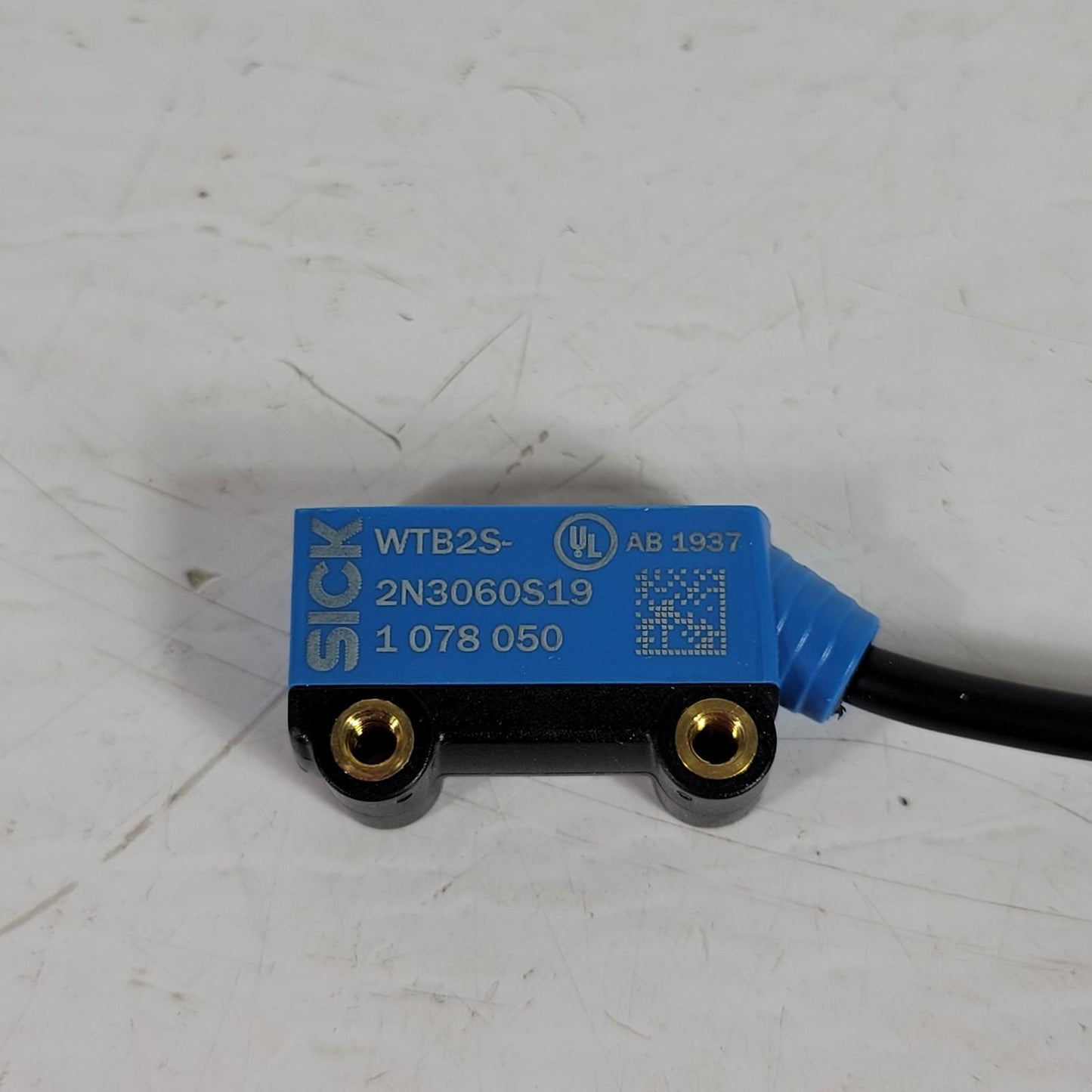 Sick WTB2S-2N3060 Proximity Sensor High Precision 3 pin 0.5m Cable Screw Mount