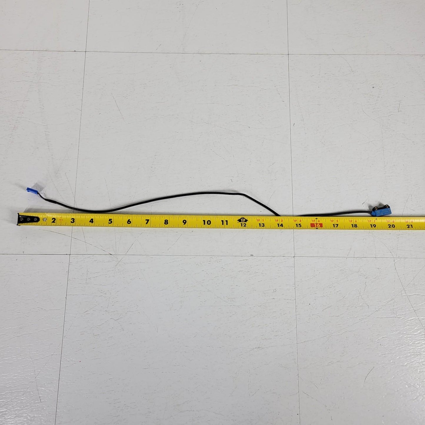 Sick WTB2S-2N3060 Proximity Sensor High Precision 3 pin 0.5m Cable Screw Mount