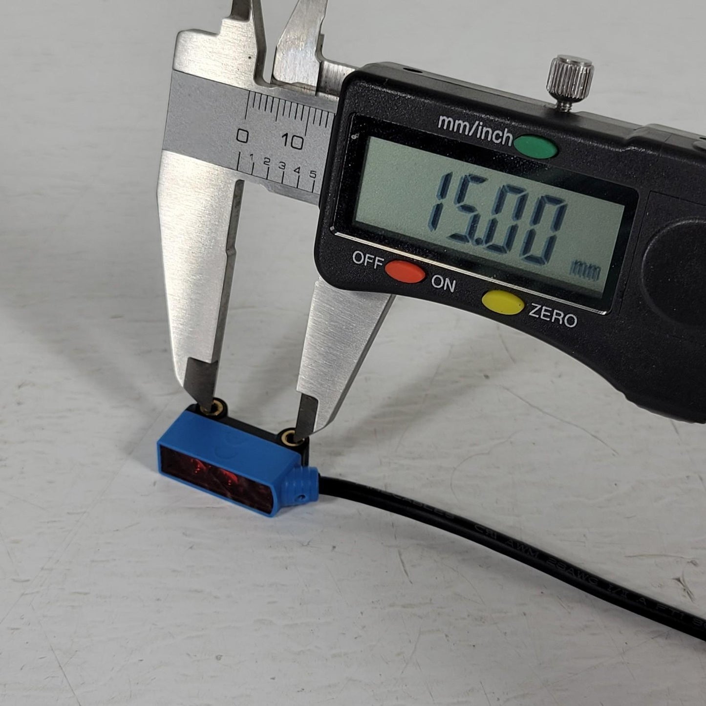 Sick WTB2S-2N3060 Proximity Sensor High Precision 3 pin 0.5m Cable Screw Mount