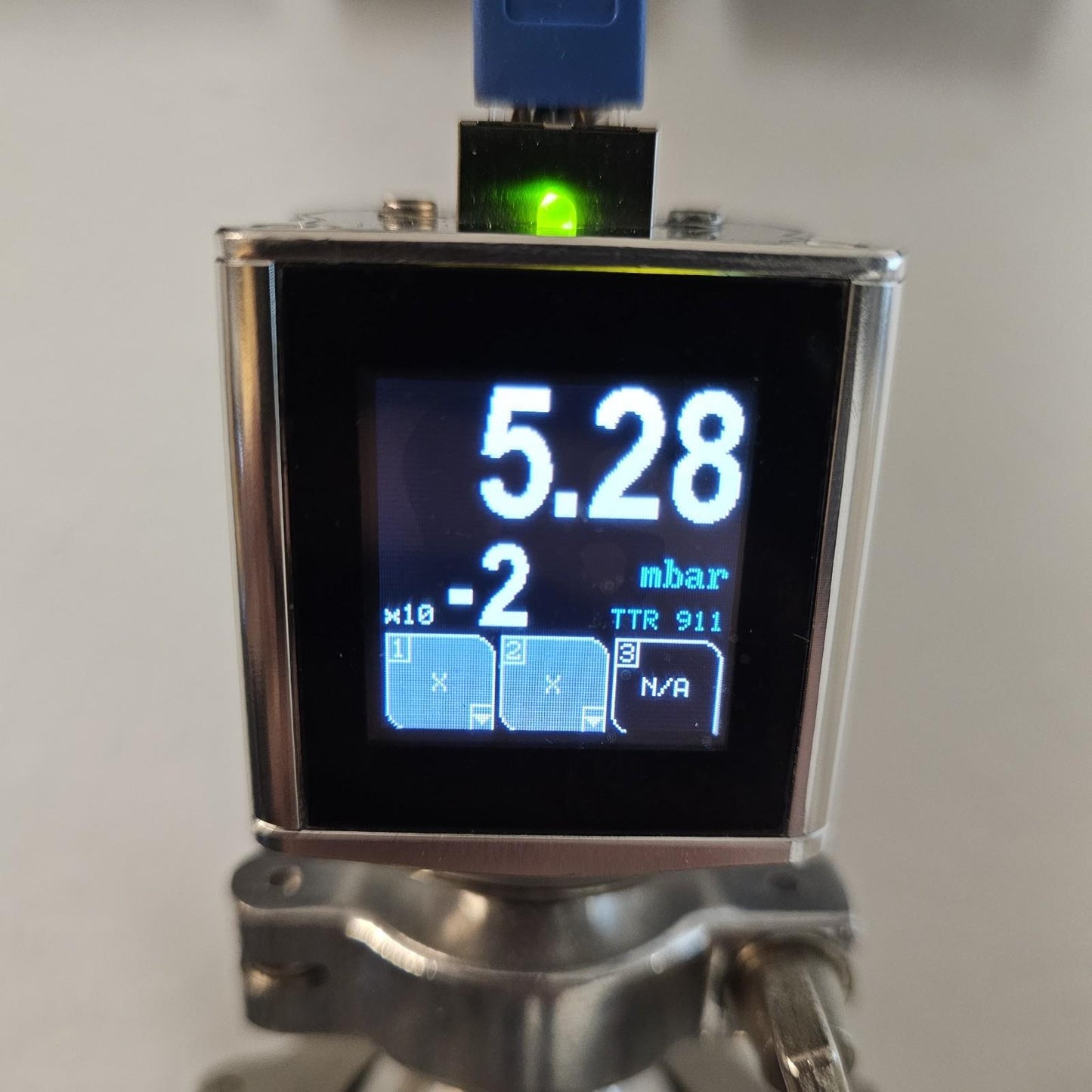 Leybold TTR 911 N S THERMOVAC Pirani Vacuum Gauge w/ Display, KF16 Flange Tested