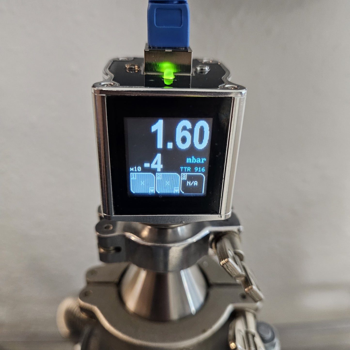 Leybold TTR 916 N SC THERMOVAC Pirani Vacuum Gauge w/ Display KF16 Flange Tested