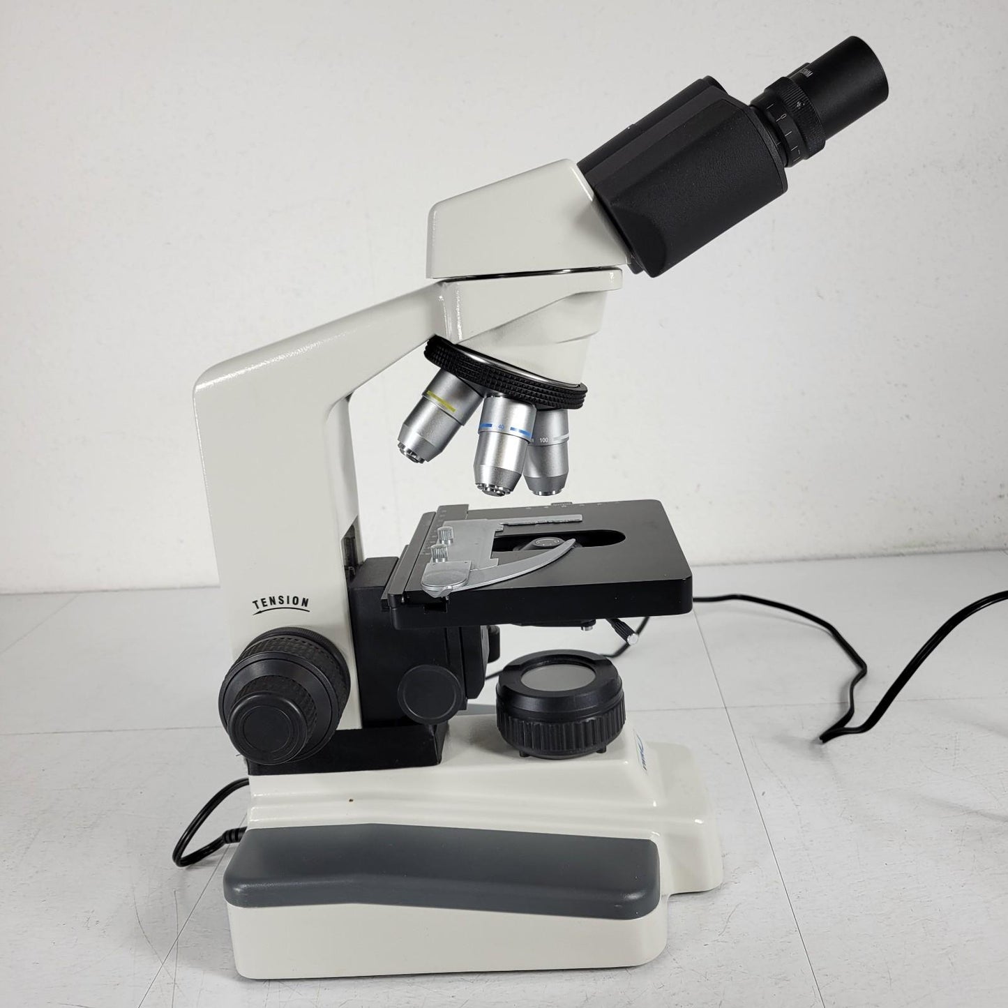 VWR Compound Laboratory Microscope 89404-470 w/ Two WF10x-20mm Eyepieces, 3x Obj