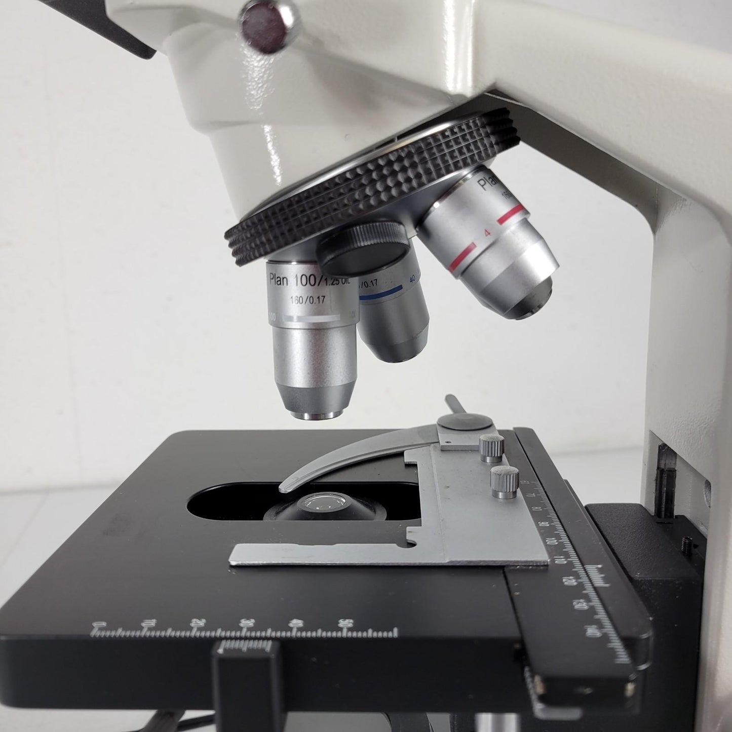 VWR Compound Laboratory Microscope 89404-470 w/ Two WF10x-20mm Eyepieces, 3x Obj