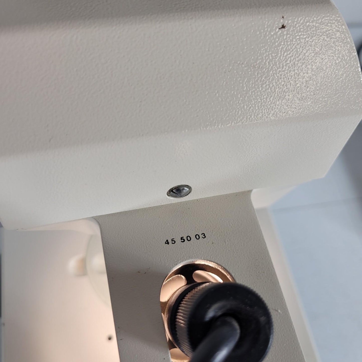 Carl Zeiss Stemi DRC Binocular Standing Microscope w/ 2.5x and 4x Objectives