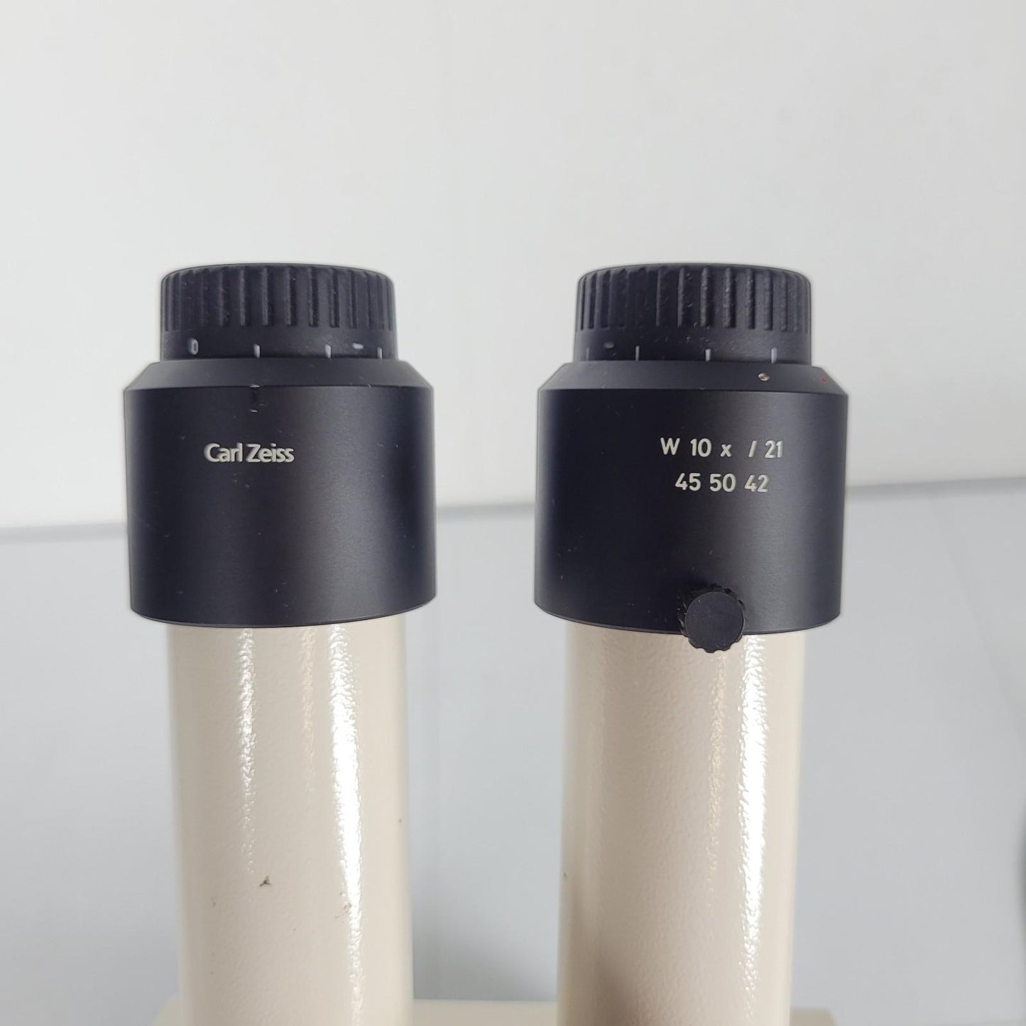 Carl Zeiss Stemi DRC Binocular Standing Microscope w/ 2.5x and 4x Objectives