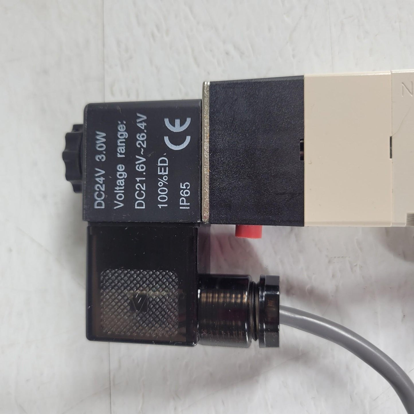 NITRA AVS-533C3-24D Pneumatic Solenoid Valve 5-port 3/8in Female NPT Inlets