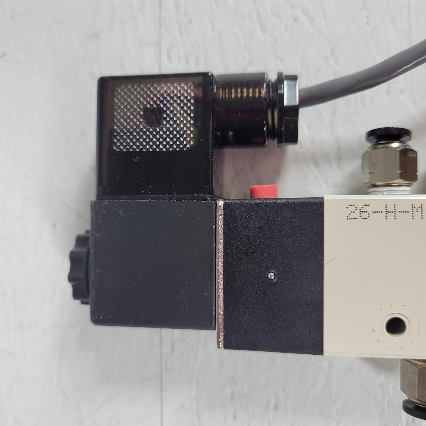 NITRA AVS-533C3-24D Pneumatic Solenoid Valve 5-port 3/8in Female NPT Inlets