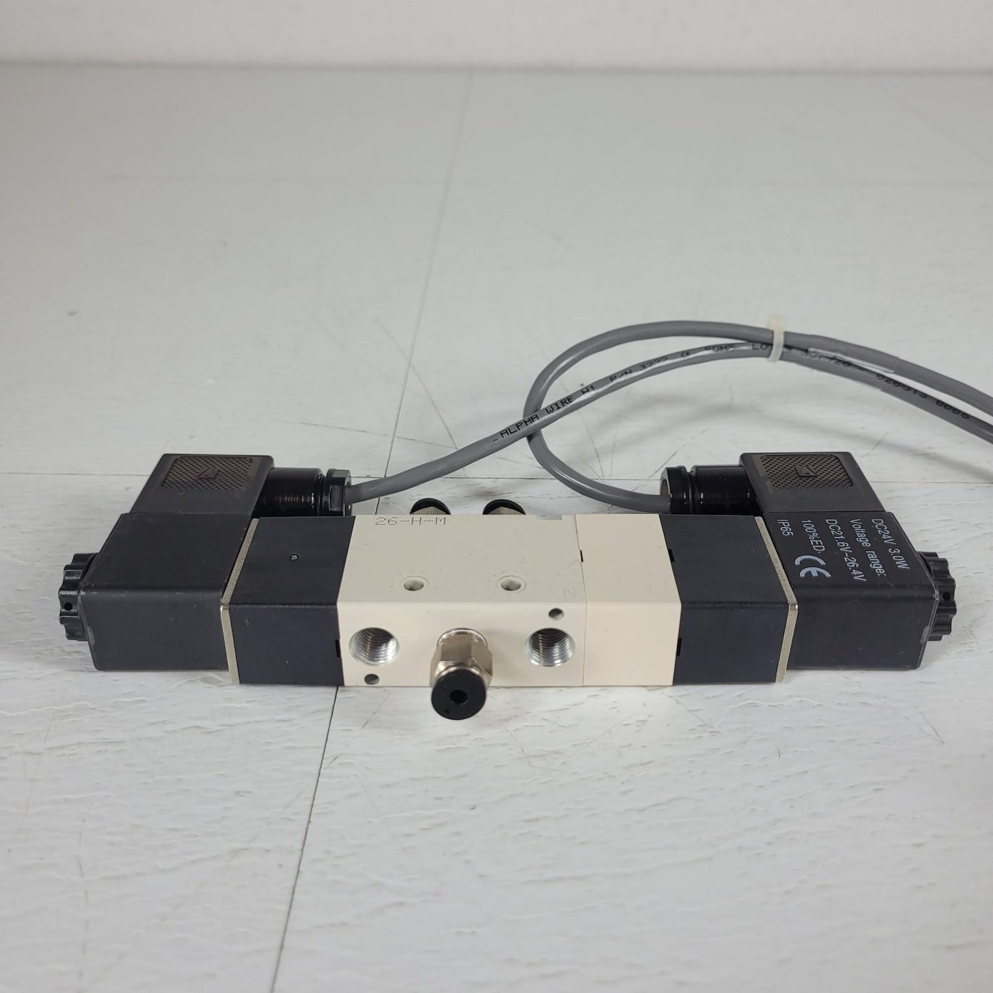 NITRA AVS-533C3-24D Pneumatic Solenoid Valve 5-port 3/8in Female NPT Inlets