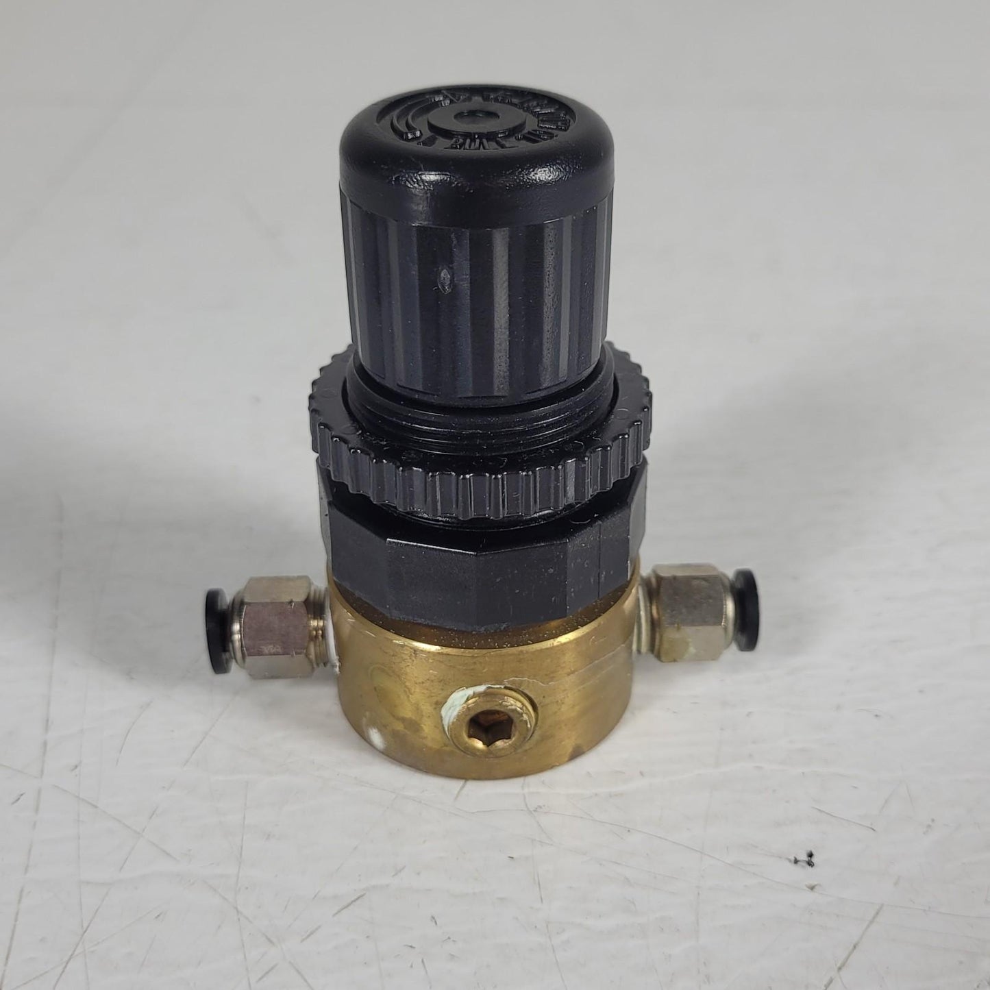 Norgren R06-121-RNEA Pneumatic Regulator 1/8" PFT Plastic Bonnet Brass Body