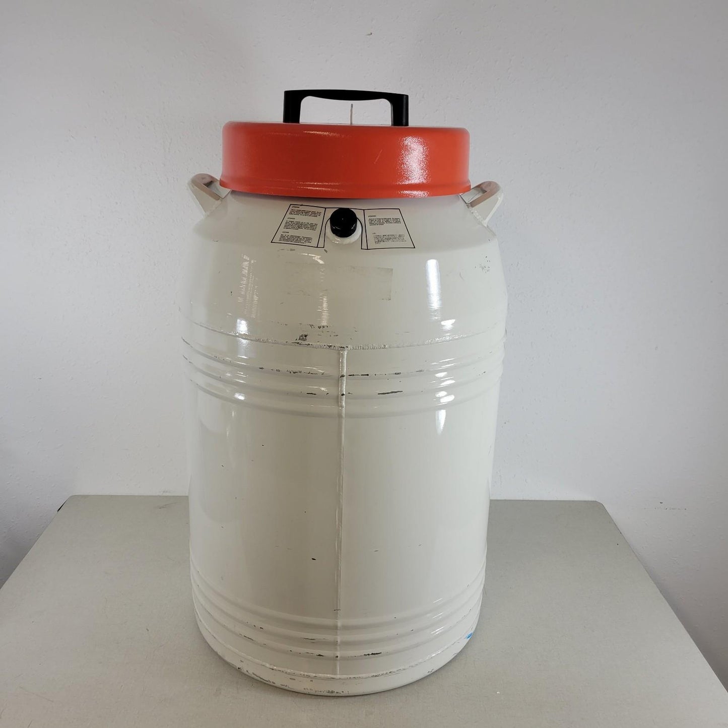 Thermolyne Locator 4 Cryochamber Biological Storage System Tank Liquid Nitrogen