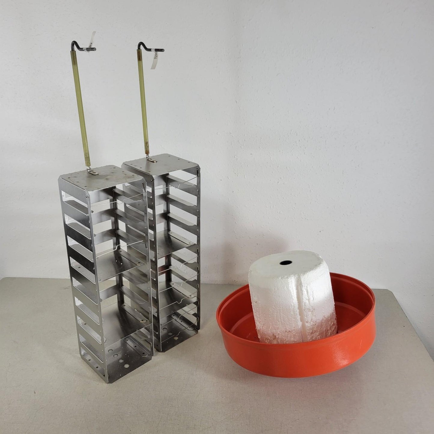 Thermolyne Locator 4 Cryochamber Biological Storage System Tank Liquid Nitrogen