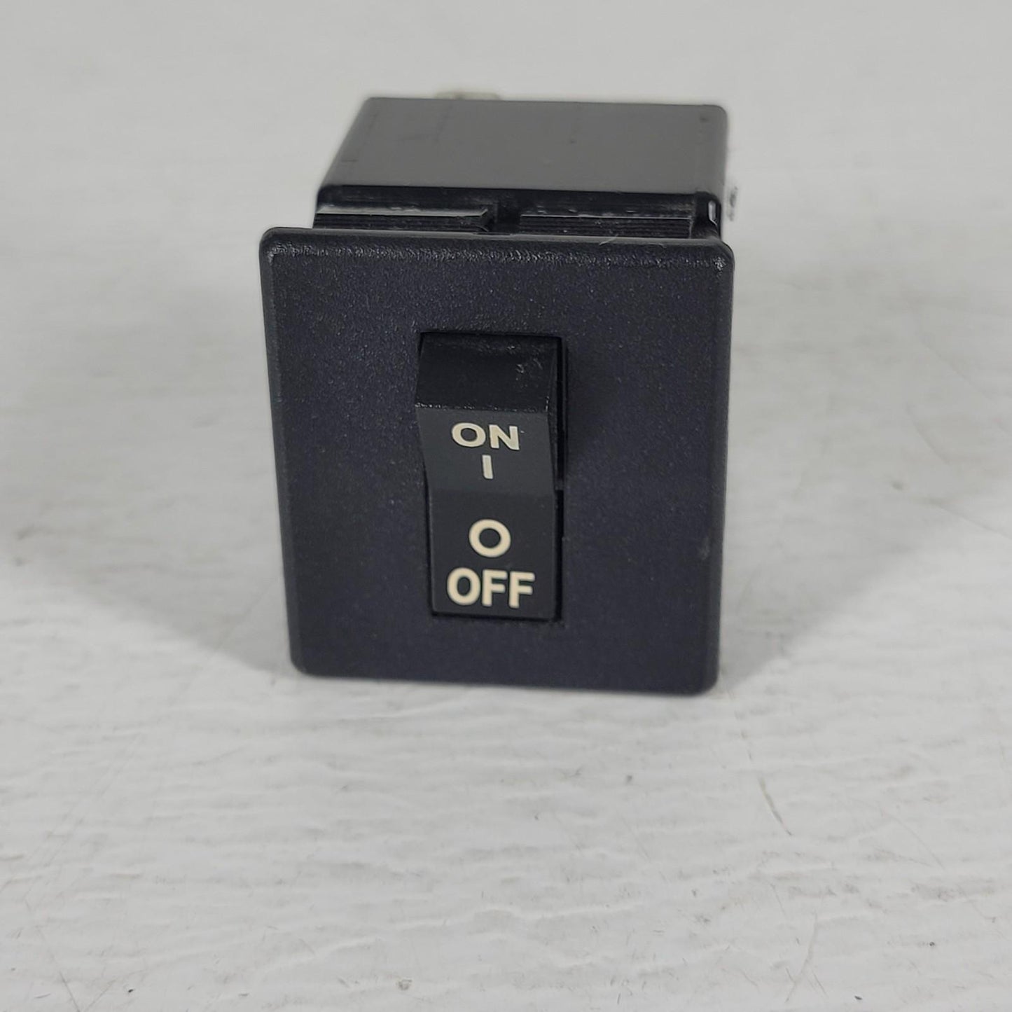 Airpax R21-62F-15.0A-B01CV-V Circuit Breaker Switch 15A 250V 500A Peak Current