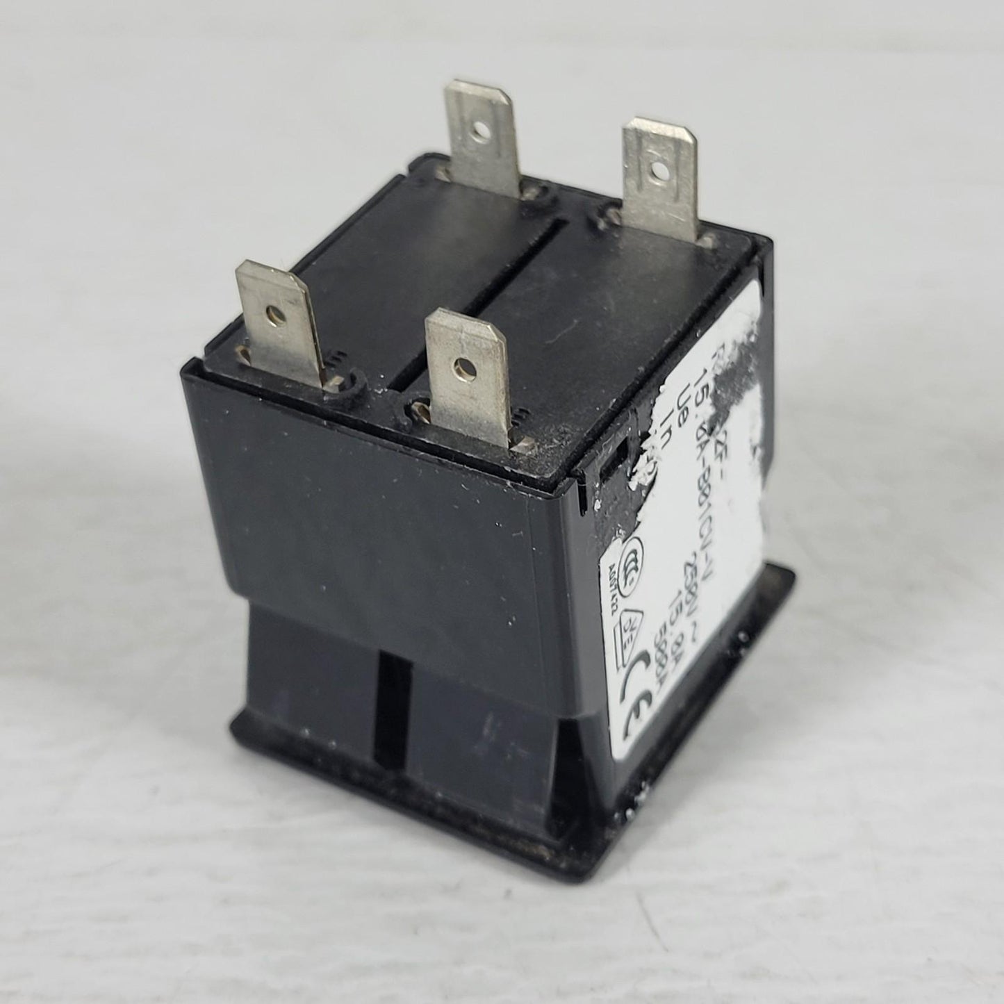Airpax R21-62F-15.0A-B01CV-V Circuit Breaker Switch 15A 250V 500A Peak Current