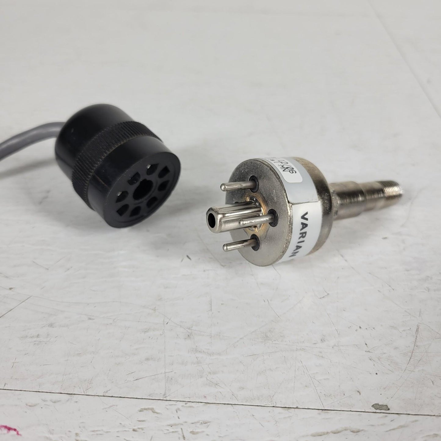 Varian Type 0531 TC Thermocouple Vacuum Gauge 1/4" NPT Vacuum 4-Pin Connector