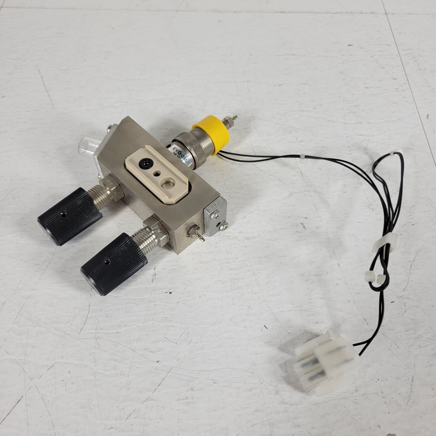 Clippard EVO-3M-24 VDC Pneumatic Valve Block Precision Adjusting Manifold 1/16"