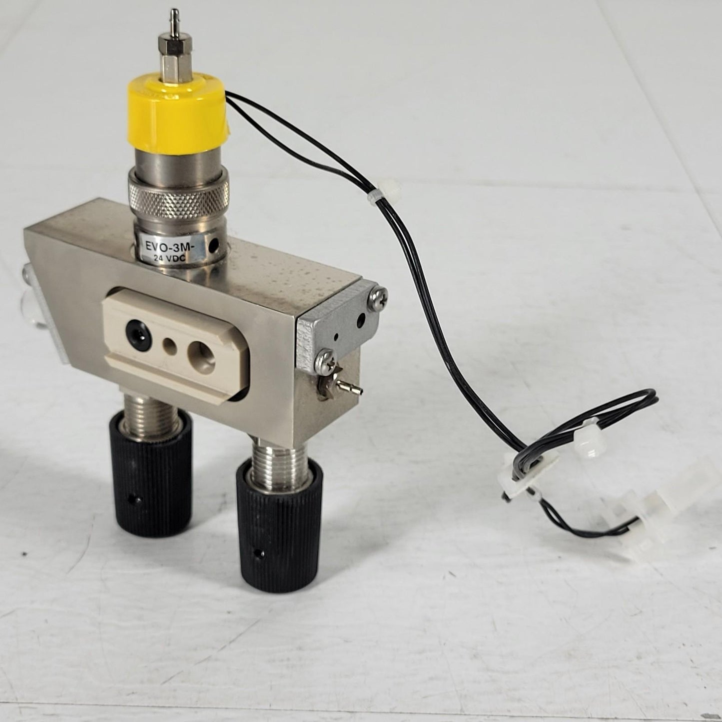 Clippard EVO-3M-24 VDC Pneumatic Valve Block Precision Adjusting Manifold 1/16"