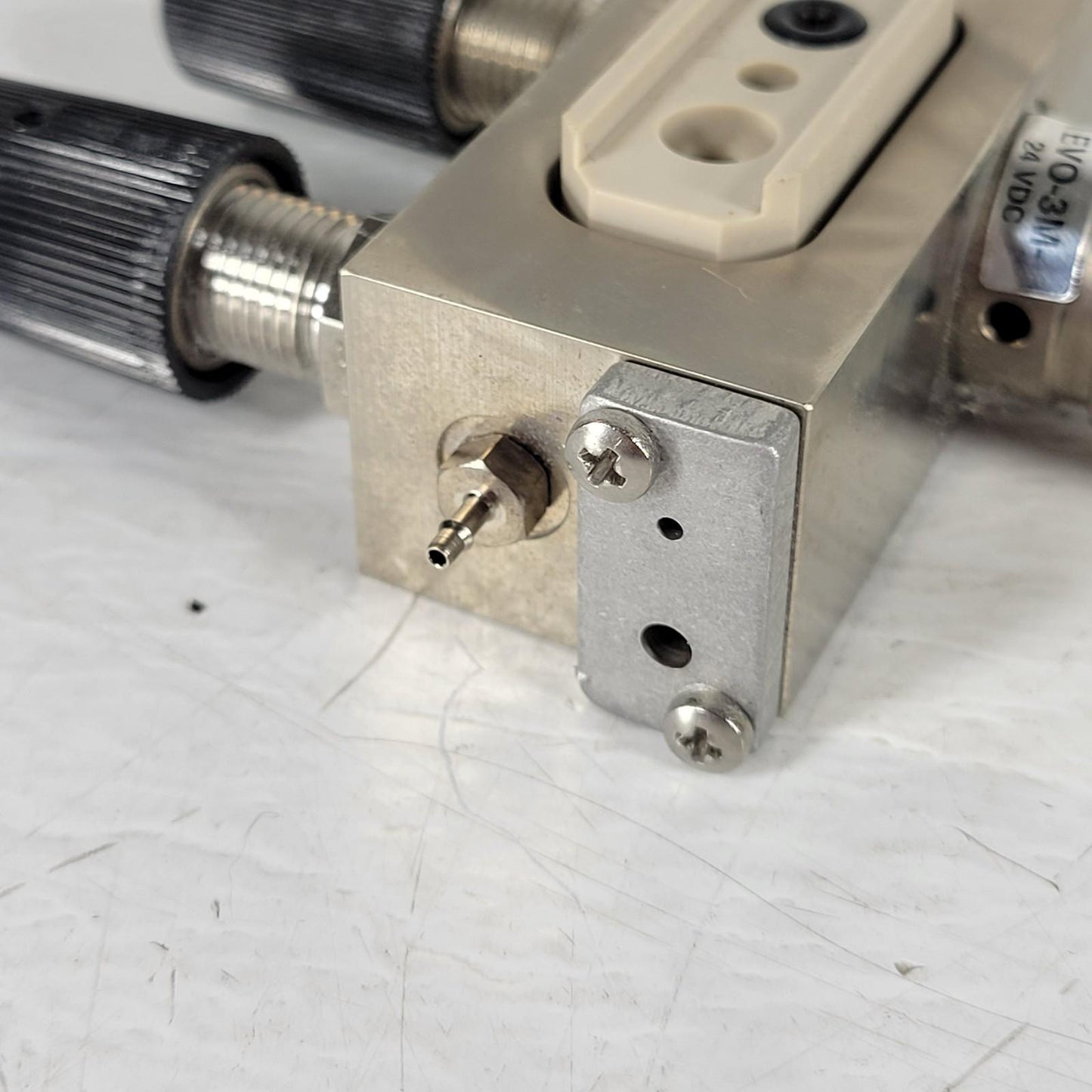 Clippard EVO-3M-24 VDC Pneumatic Valve Block Precision Adjusting Manifold 1/16"