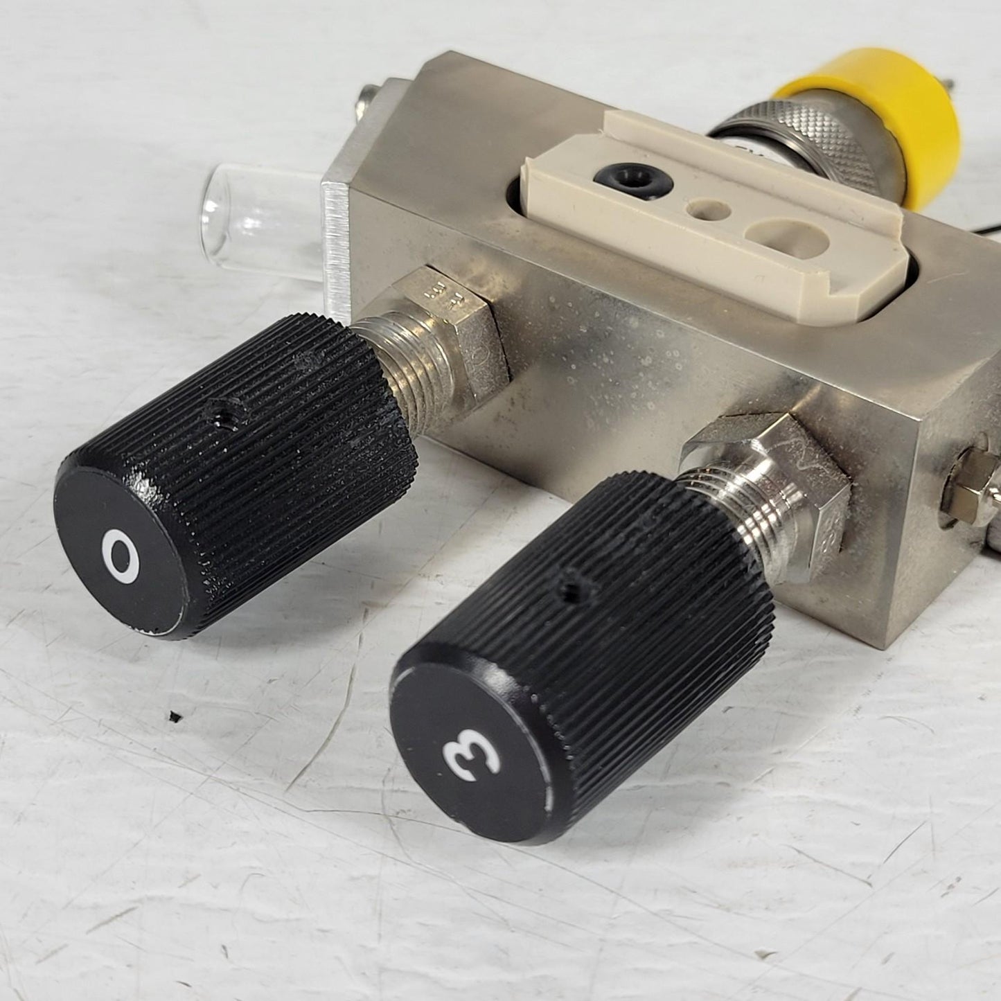 Clippard EVO-3M-24 VDC Pneumatic Valve Block Precision Adjusting Manifold 1/16"