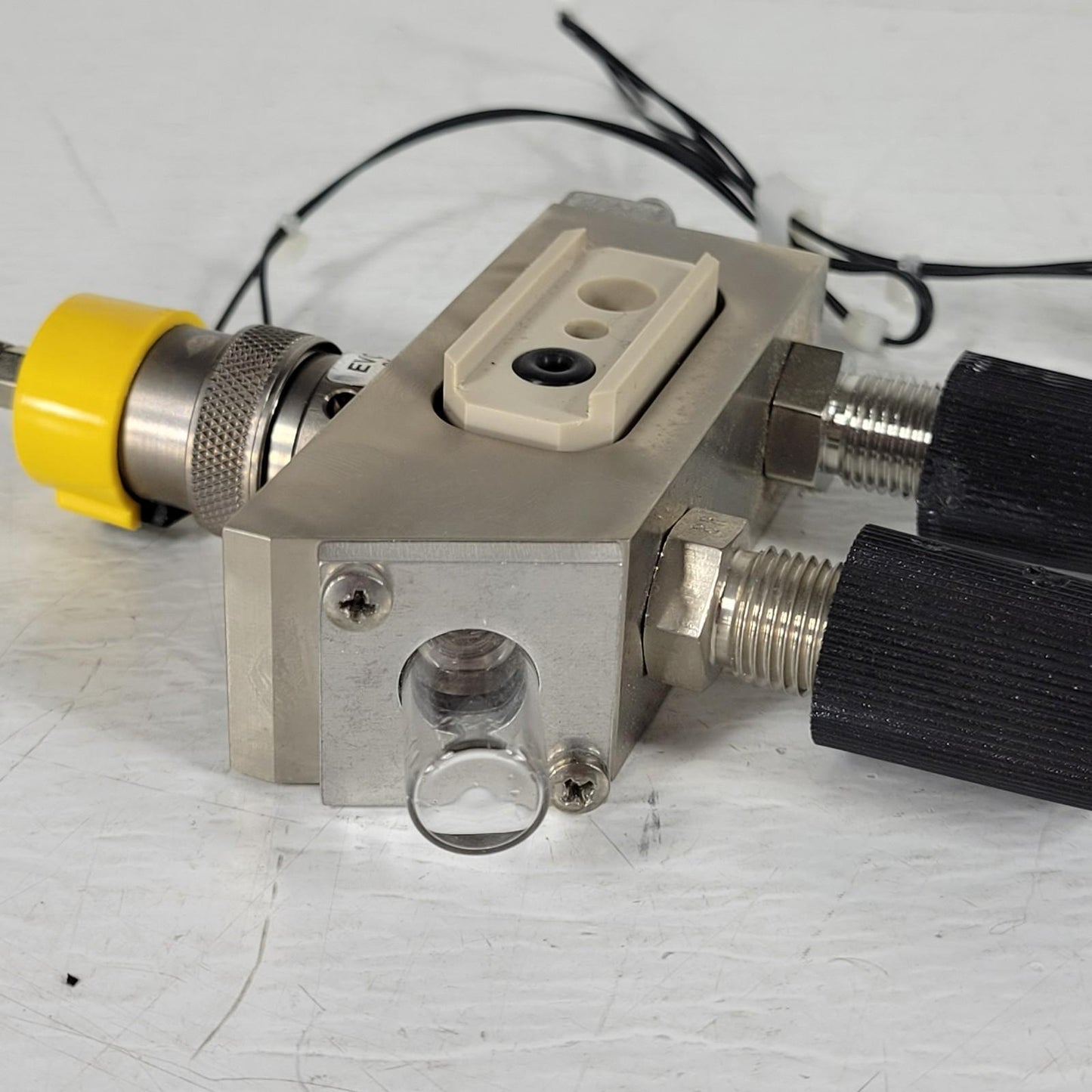 Clippard EVO-3M-24 VDC Pneumatic Valve Block Precision Adjusting Manifold 1/16"
