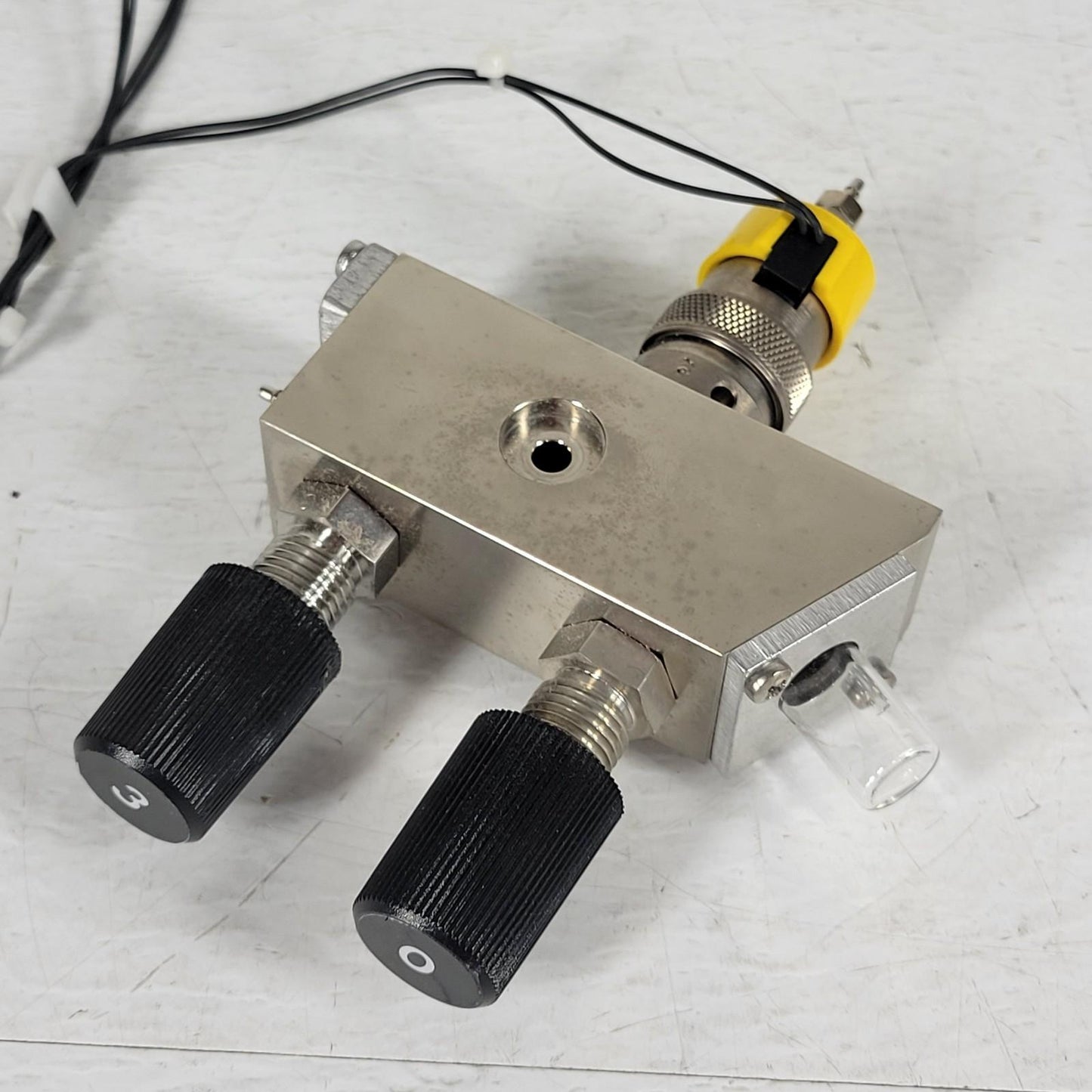 Clippard EVO-3M-24 VDC Pneumatic Valve Block Precision Adjusting Manifold 1/16"