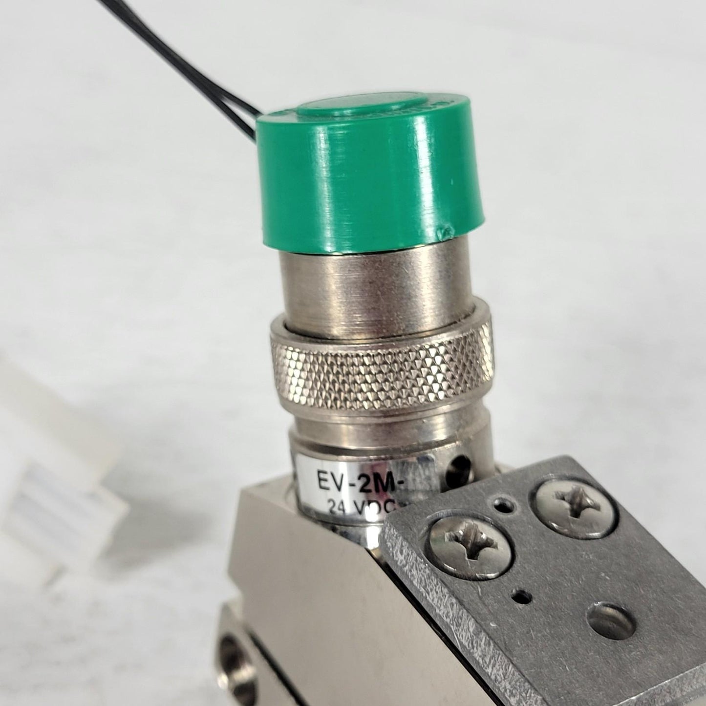 Clippard EV-2M-24 VDC Dual Pneumatic Valve Block Manifold 1/8" OD Tubing 1/16"