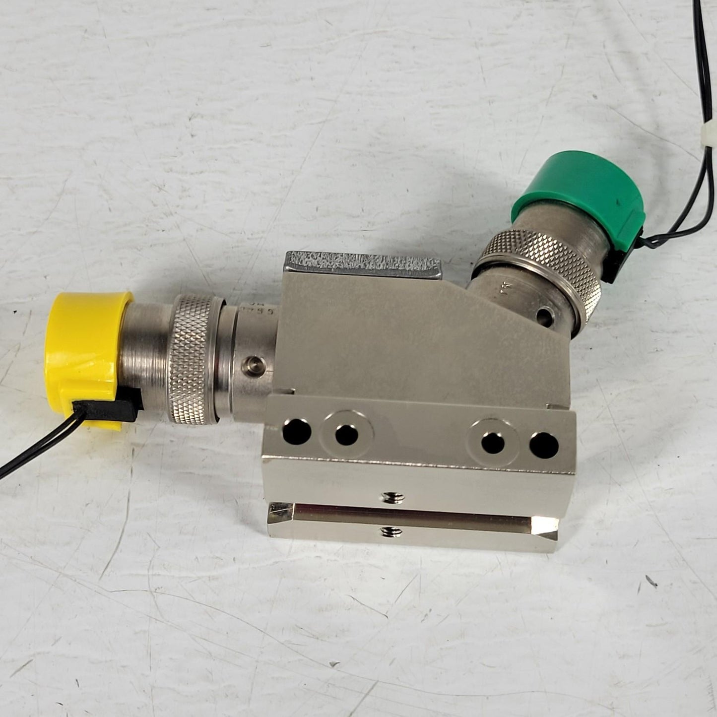 Clippard EV-2M-24 VDC Dual Pneumatic Valve Block Manifold 1/8" OD Tubing 1/16"