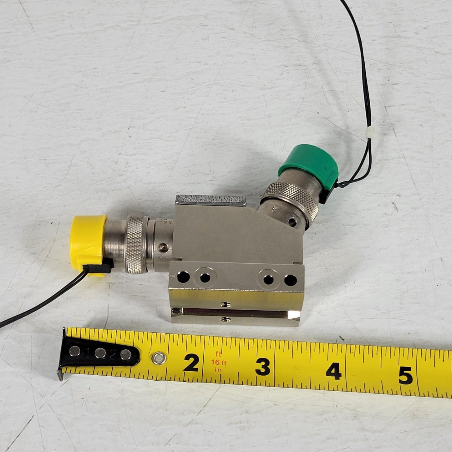 Clippard EV-2M-24 VDC Dual Pneumatic Valve Block Manifold 1/8" OD Tubing 1/16"