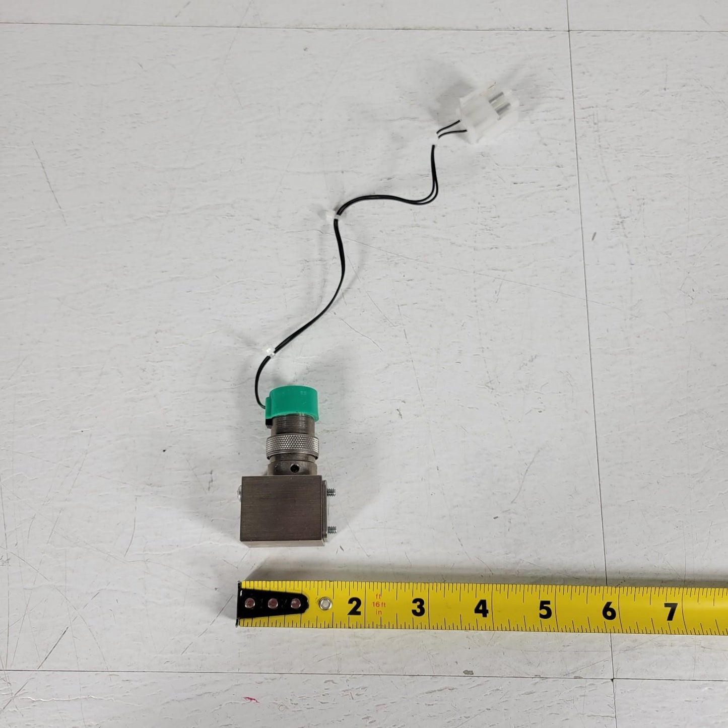 Clippard EV-2M-24 VDC Single Pneumatic Valve Block Manifold 1/8" OD Passthrough