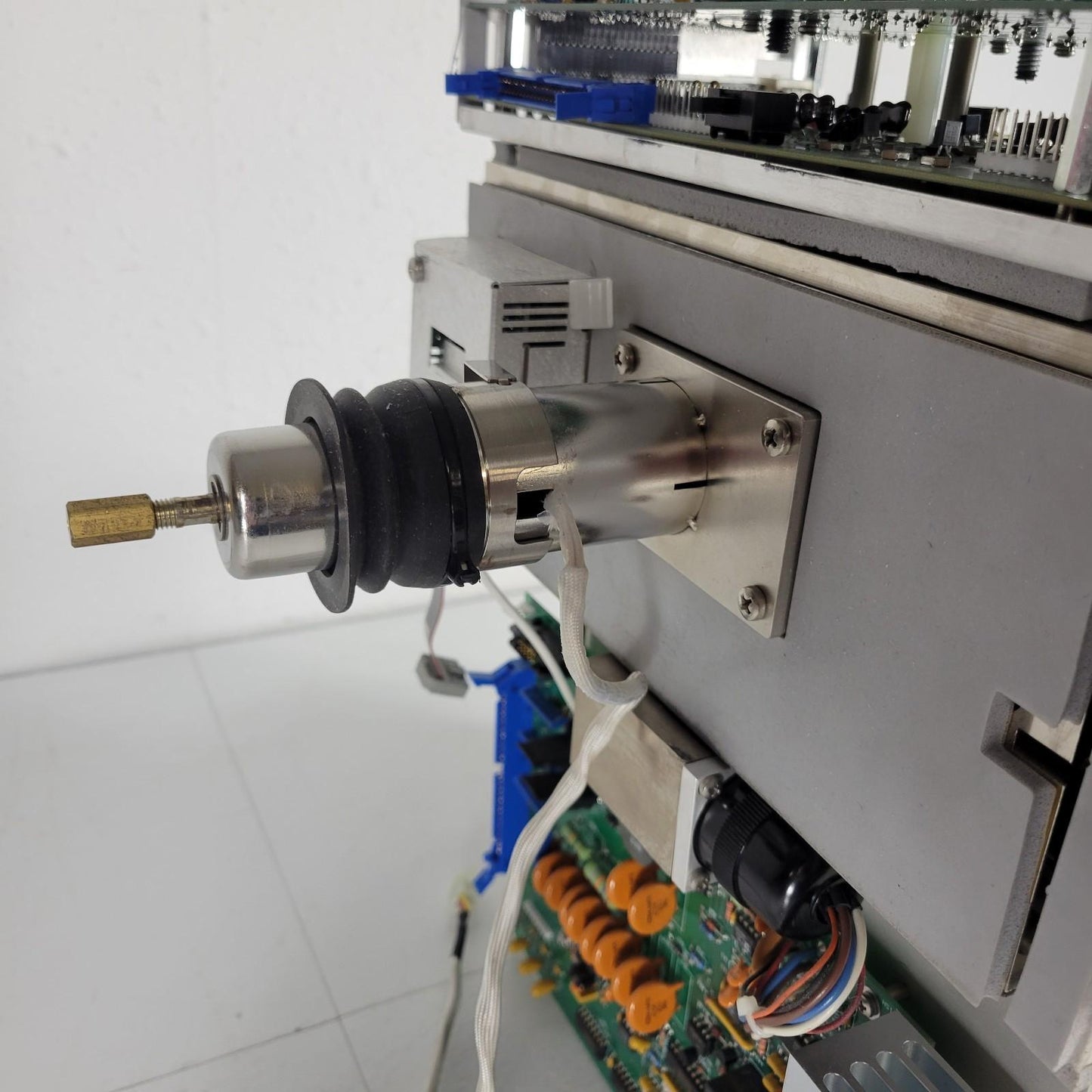 Varian 4000MS Spectrometer Chamber and Ion Detector Assembly 03-931230-01 UHV