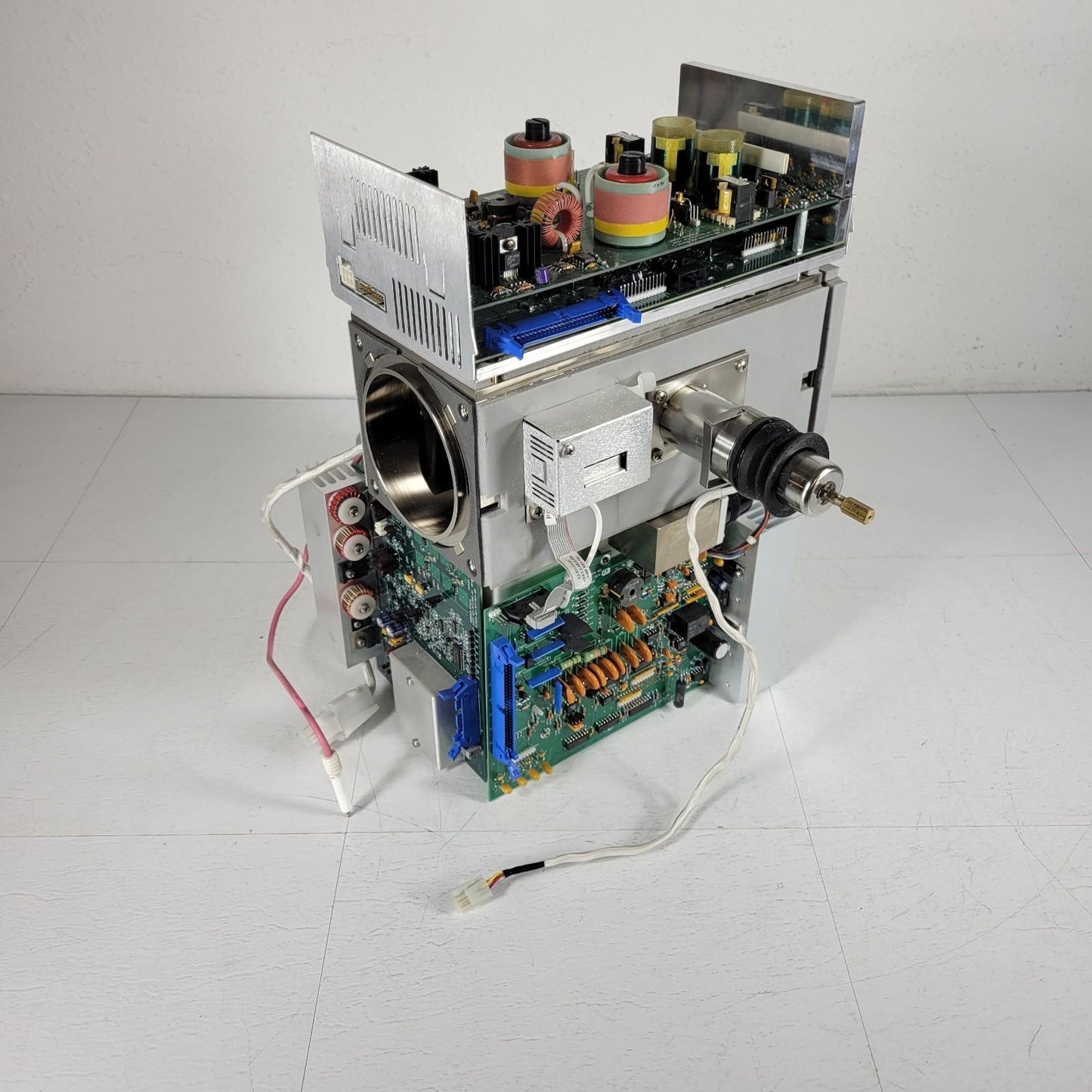Varian 4000MS Spectrometer Chamber and Ion Detector Assembly 03-931230-01 UHV