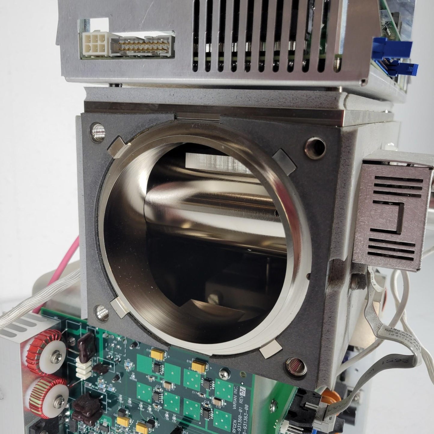 Varian 4000MS Spectrometer Chamber and Ion Detector Assembly 03-931230-01 UHV