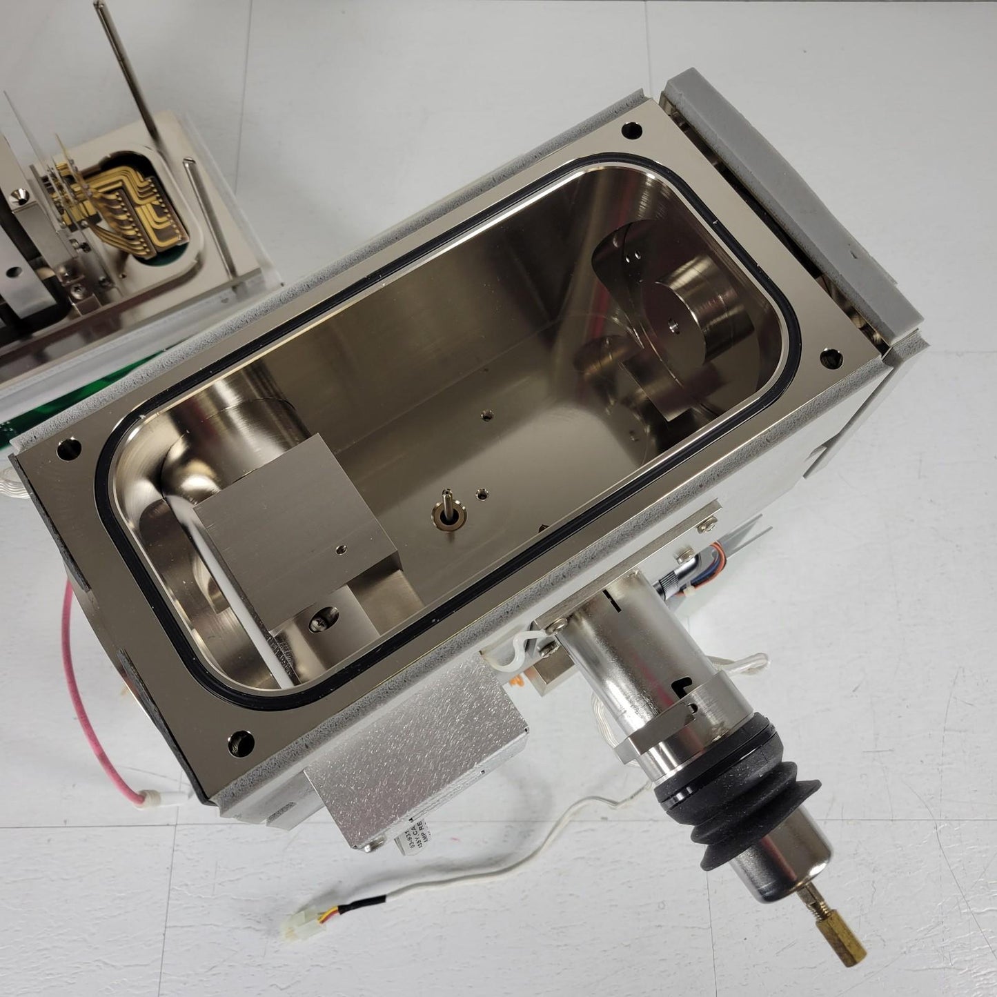 Varian 4000MS Spectrometer Chamber and Ion Detector Assembly 03-931230-01 UHV
