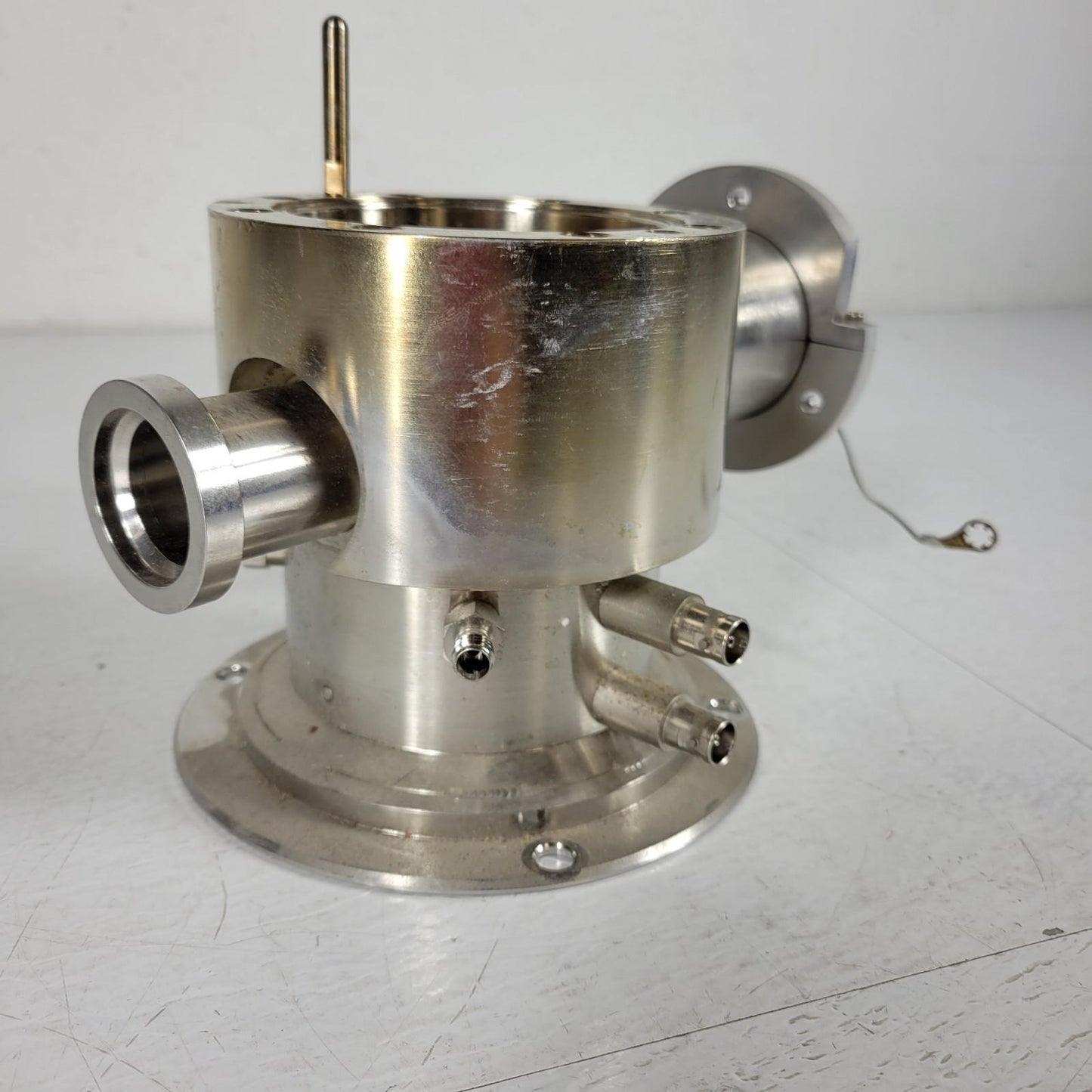 Varian Saturn II Spectrometer Chamber Manifold Ultra High Vacuum Coaxial ISO63