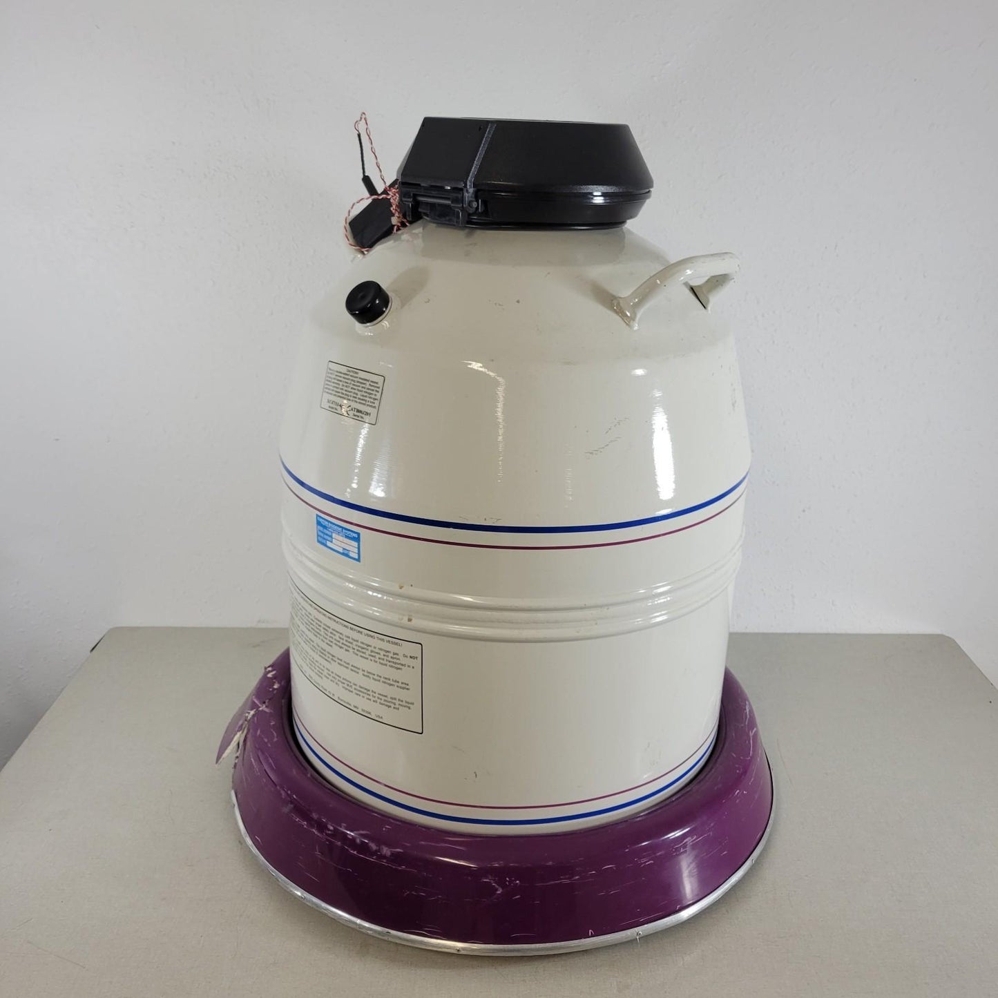 CBS Custom Biogenic Systems XC47/11 Cryochamber Liquid Nitrogen and Rolling Base