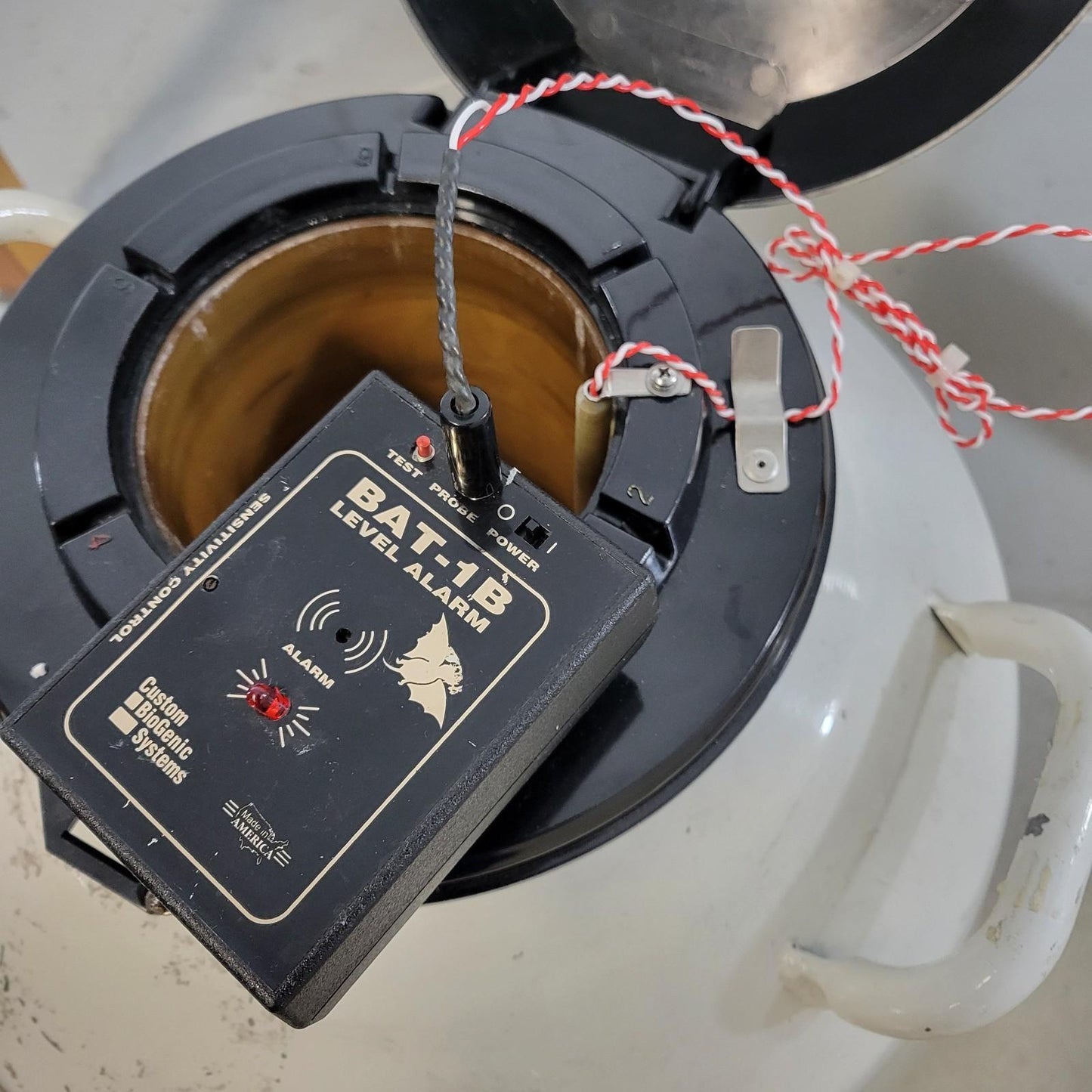 CBS Custom Biogenic Systems XC47/11 Cryochamber Liquid Nitrogen and Rolling Base