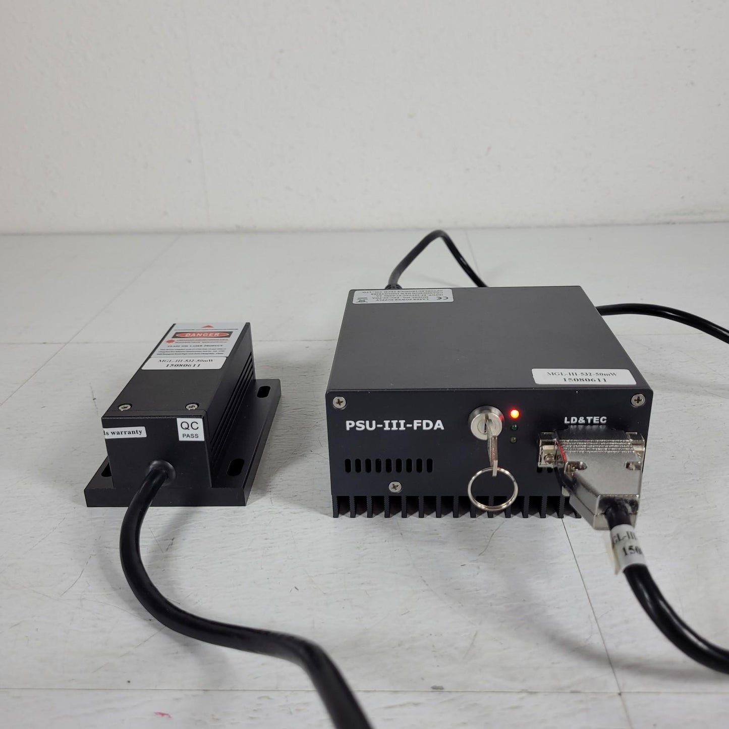 TESTED Dragon Lasers MGL-III-532-50 532nm Head w/ PSU-III-FDA Power Supply TEM00