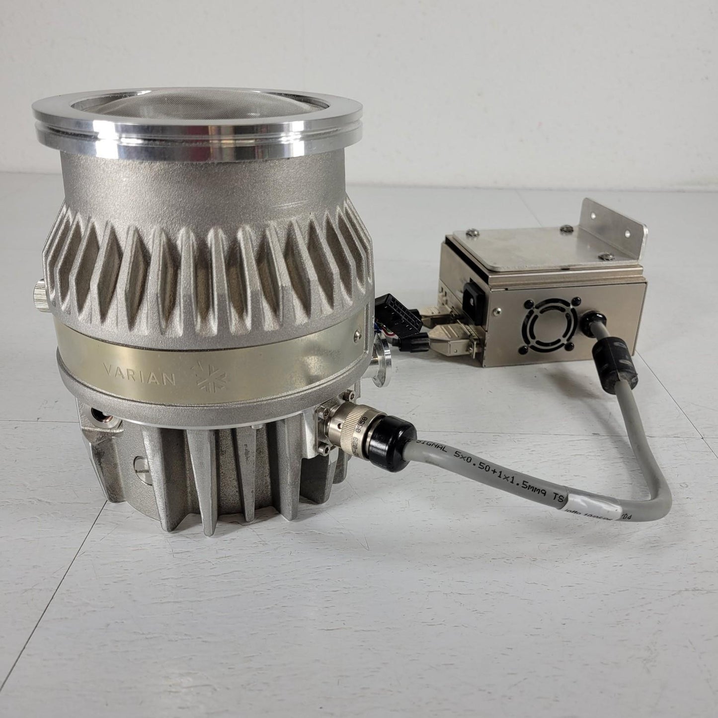 TESTED to E-8 Torr: Varian TV301 NAV Turbo Vacuum Pump 9698918 and Power Supply