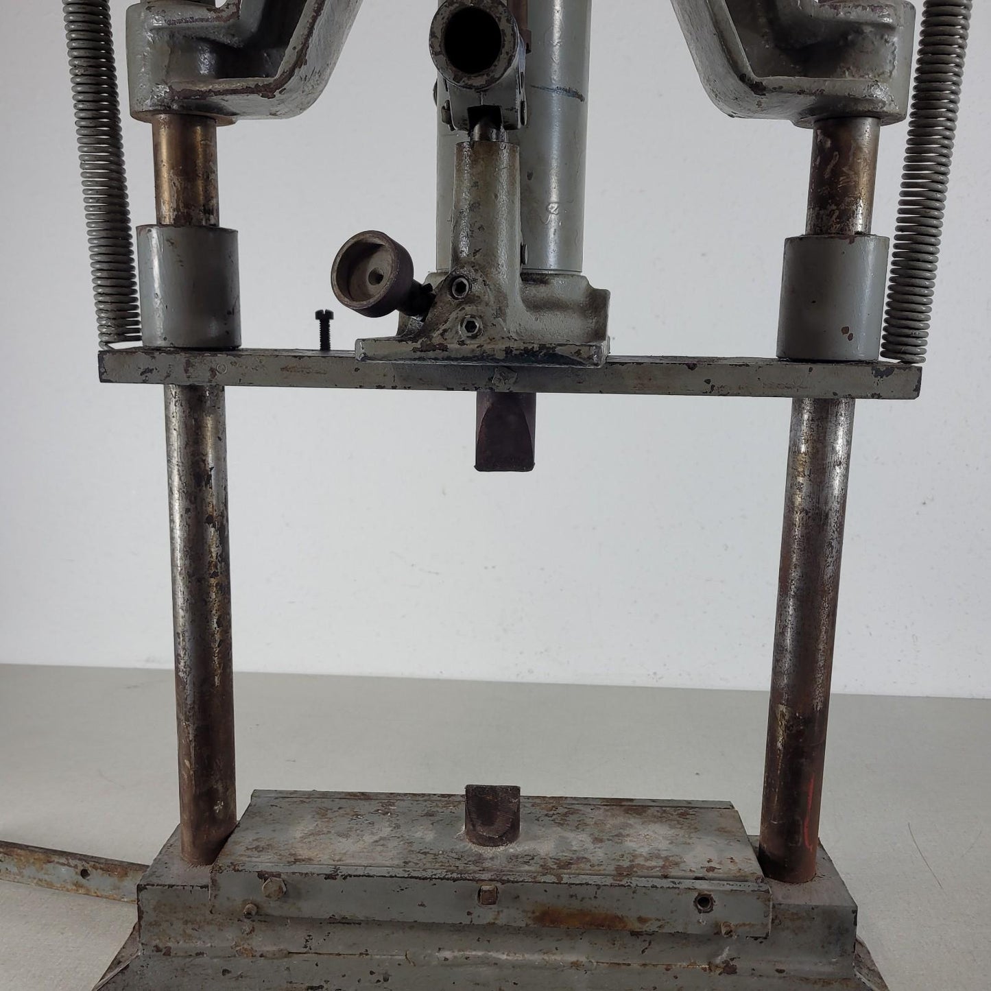 Walker Hydraulic Table Press 930 Series M 5 Ton Capacity Jack w/ Wedge Inserts